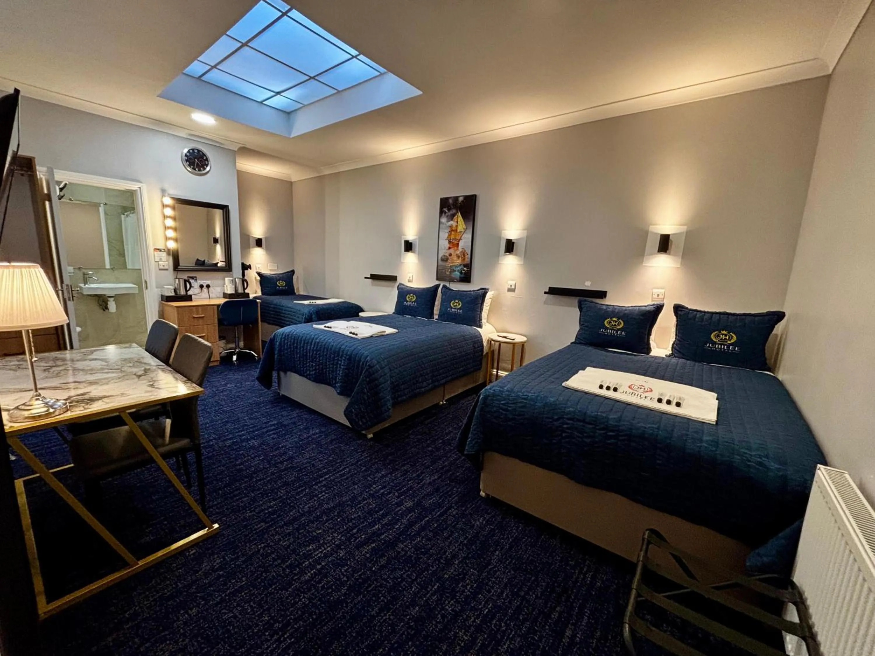 Bed in Jubilee Hotel Victoria