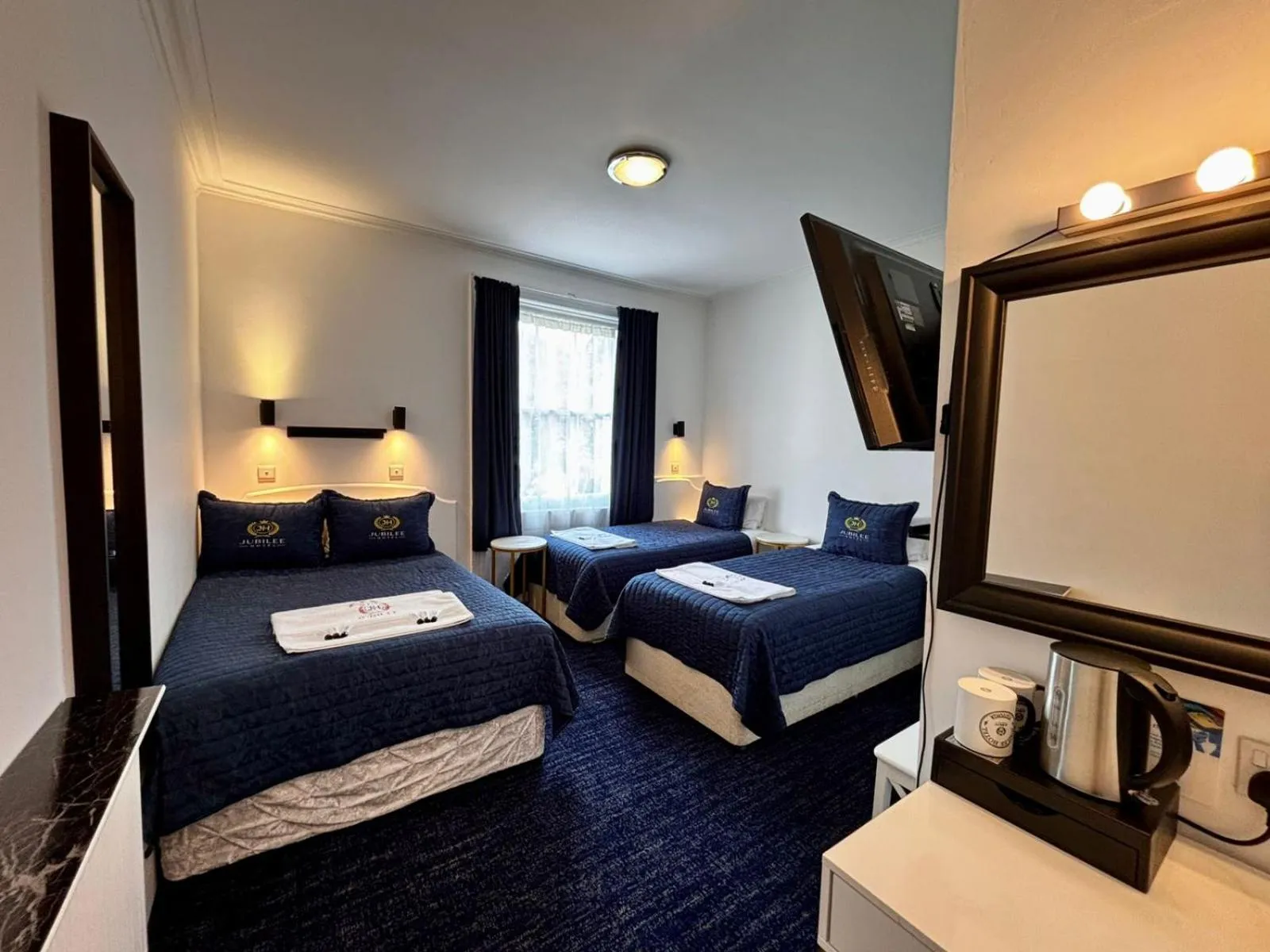 Bed in Jubilee Hotel Victoria