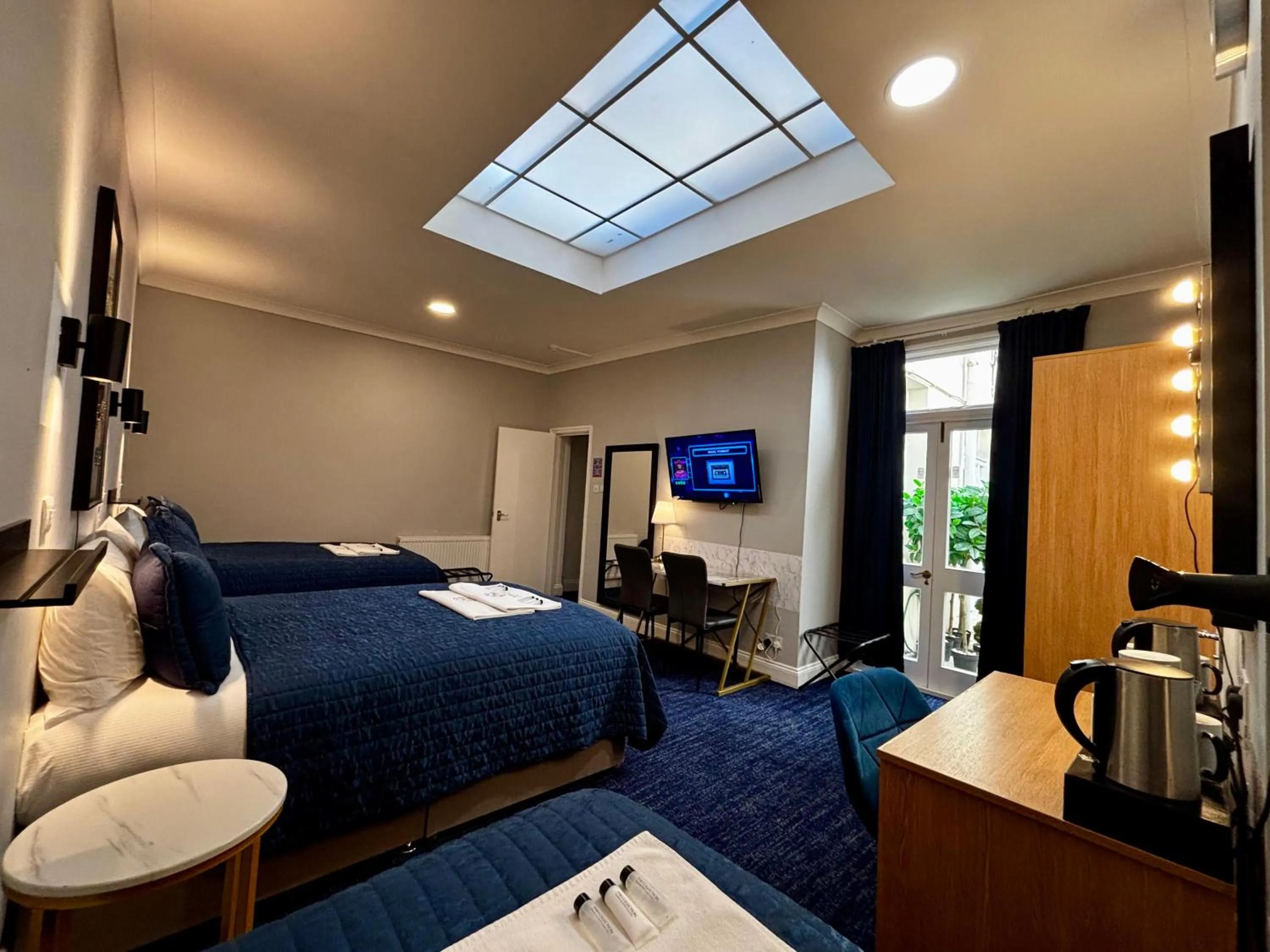 Bed in Jubilee Hotel Victoria