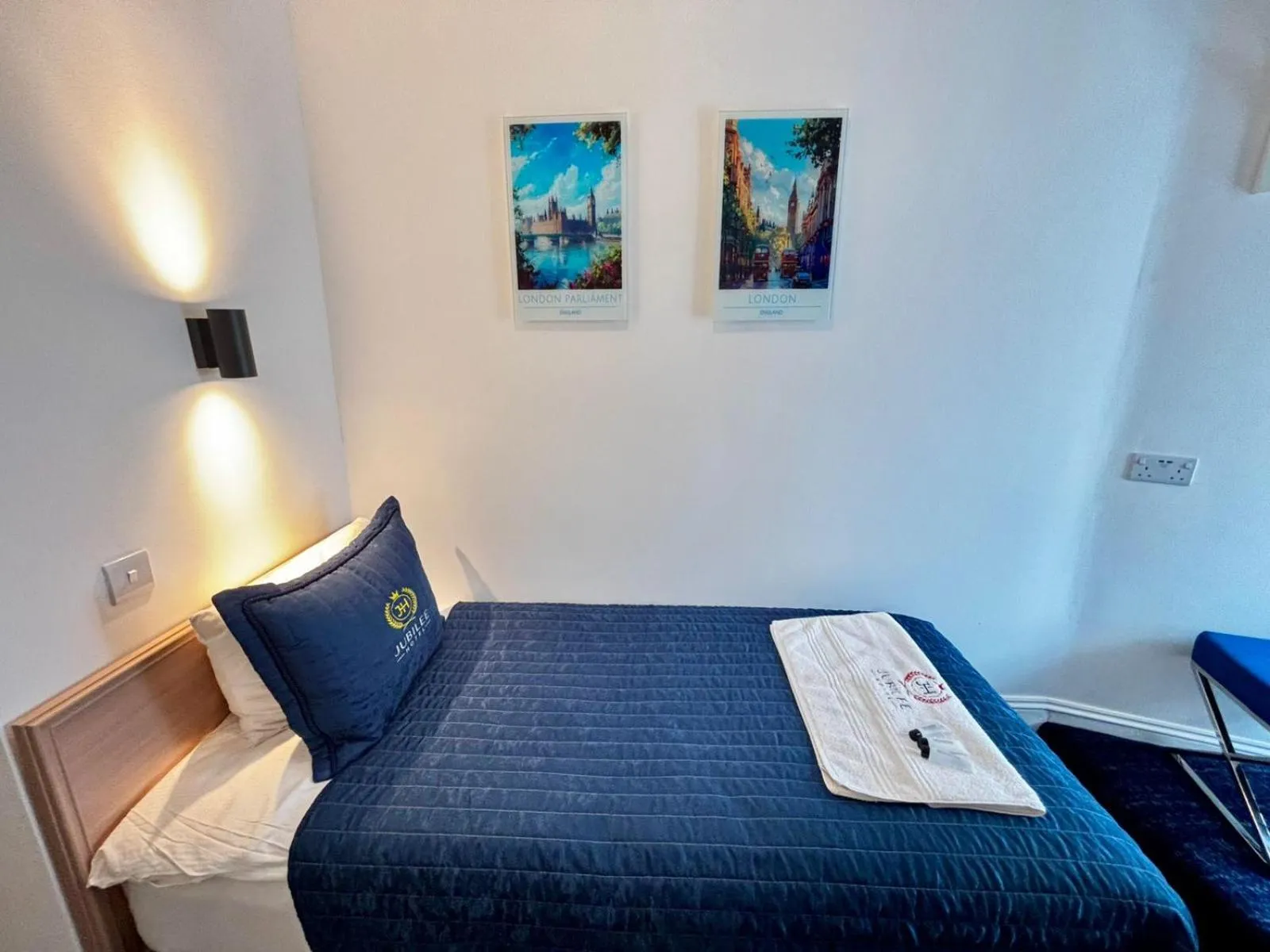 Bed in Jubilee Hotel Victoria