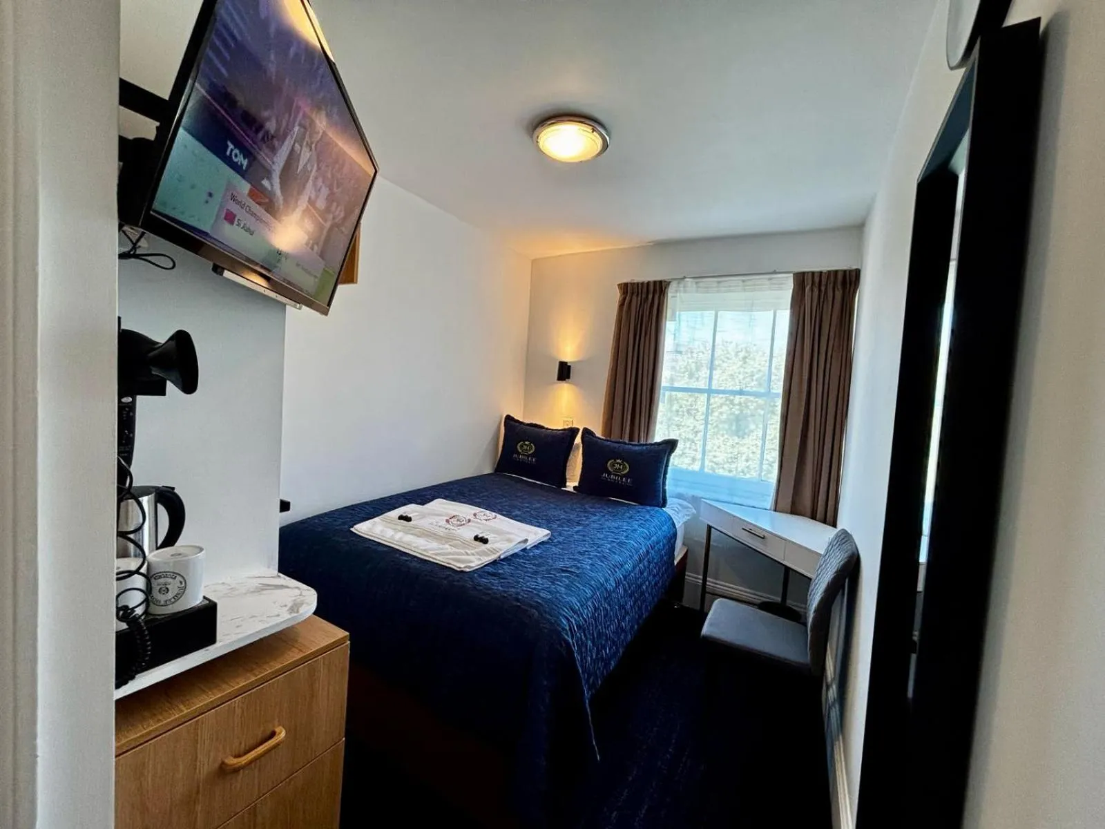 Bed in Jubilee Hotel Victoria