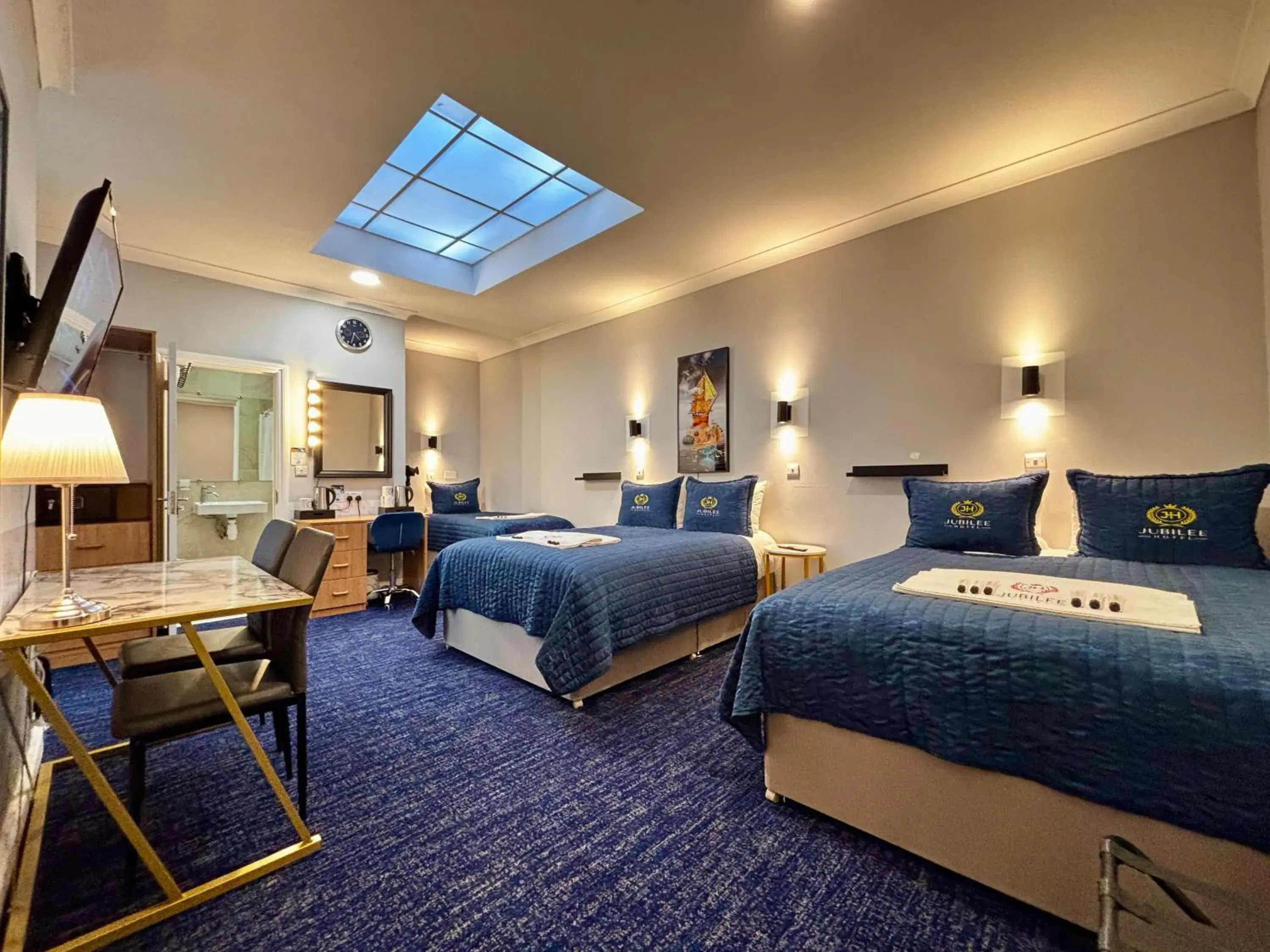 Superior Family Room in Jubilee Hotel Victoria Superior Family Room in Jubilee Hotel Victoria