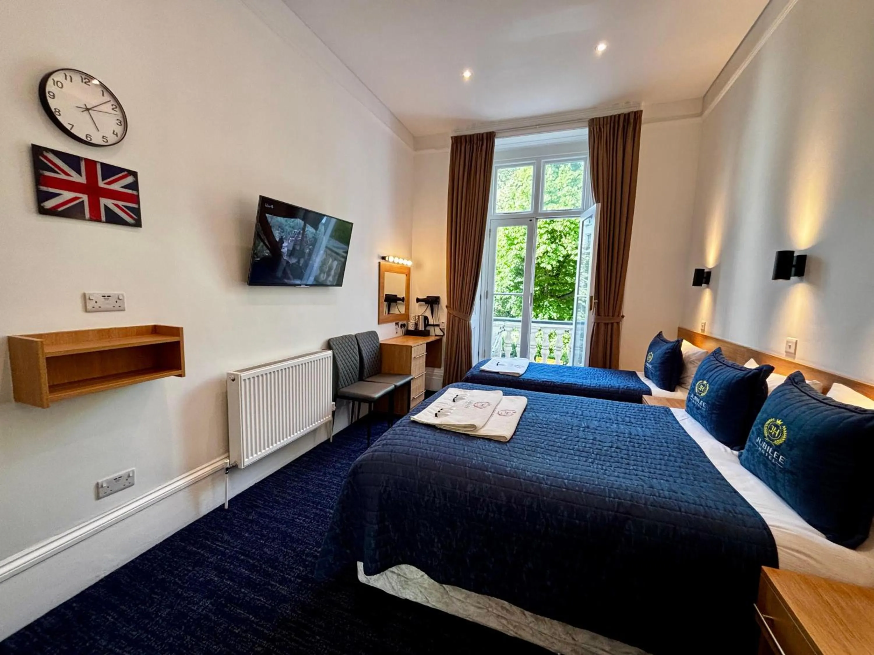 Bed in Jubilee Hotel Victoria