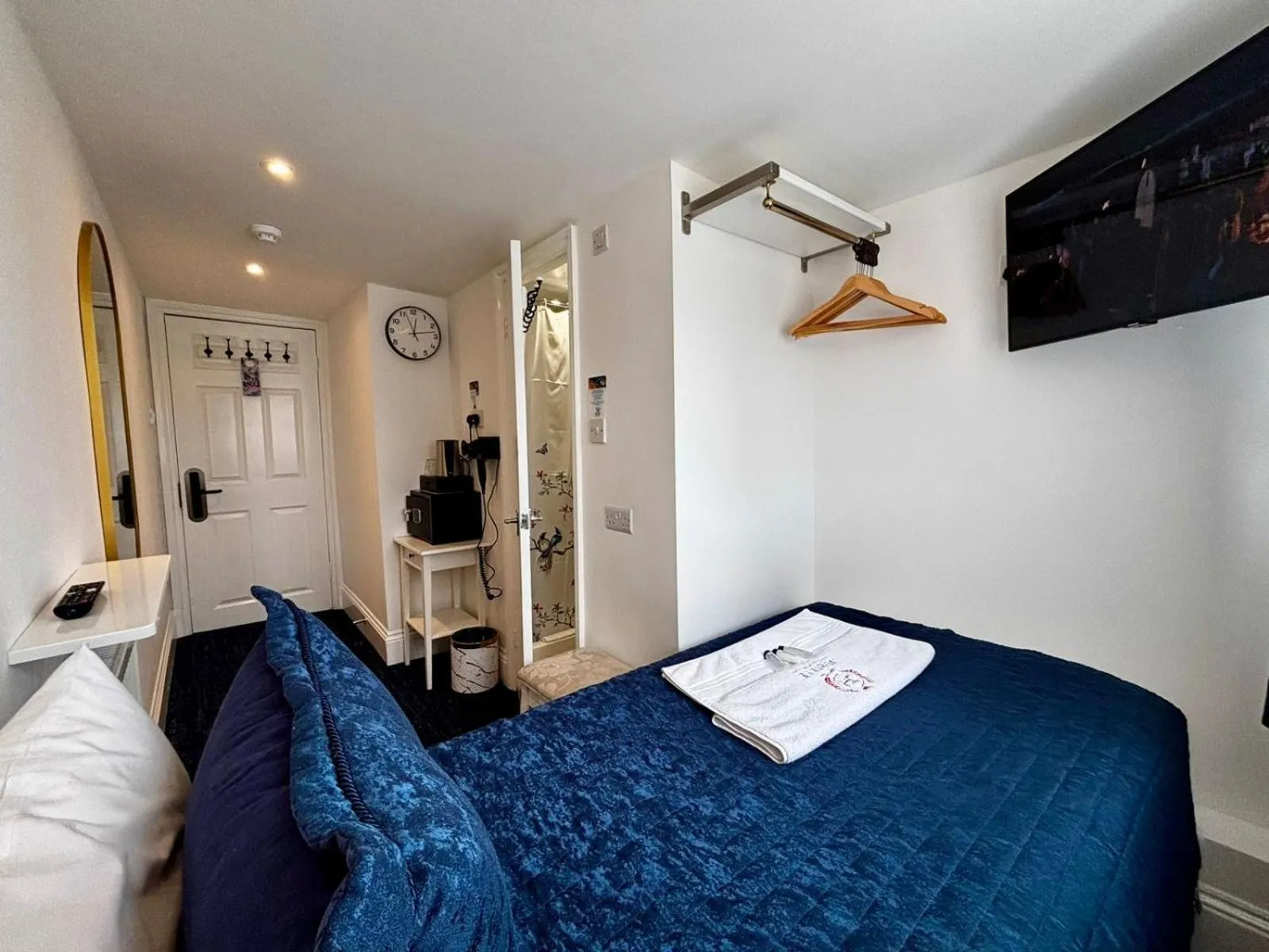 Bed in Jubilee Hotel Victoria