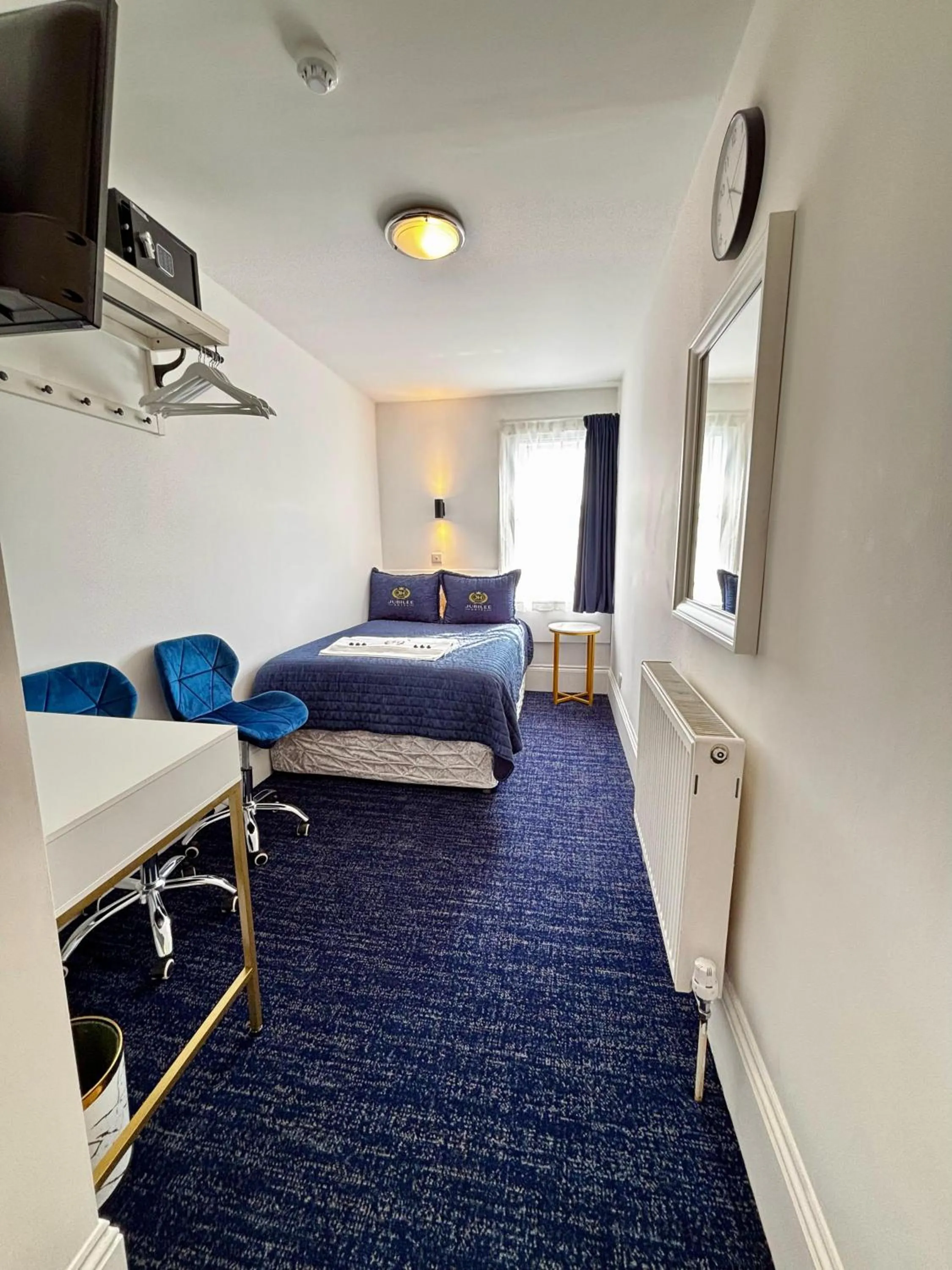 Bed in Jubilee Hotel Victoria