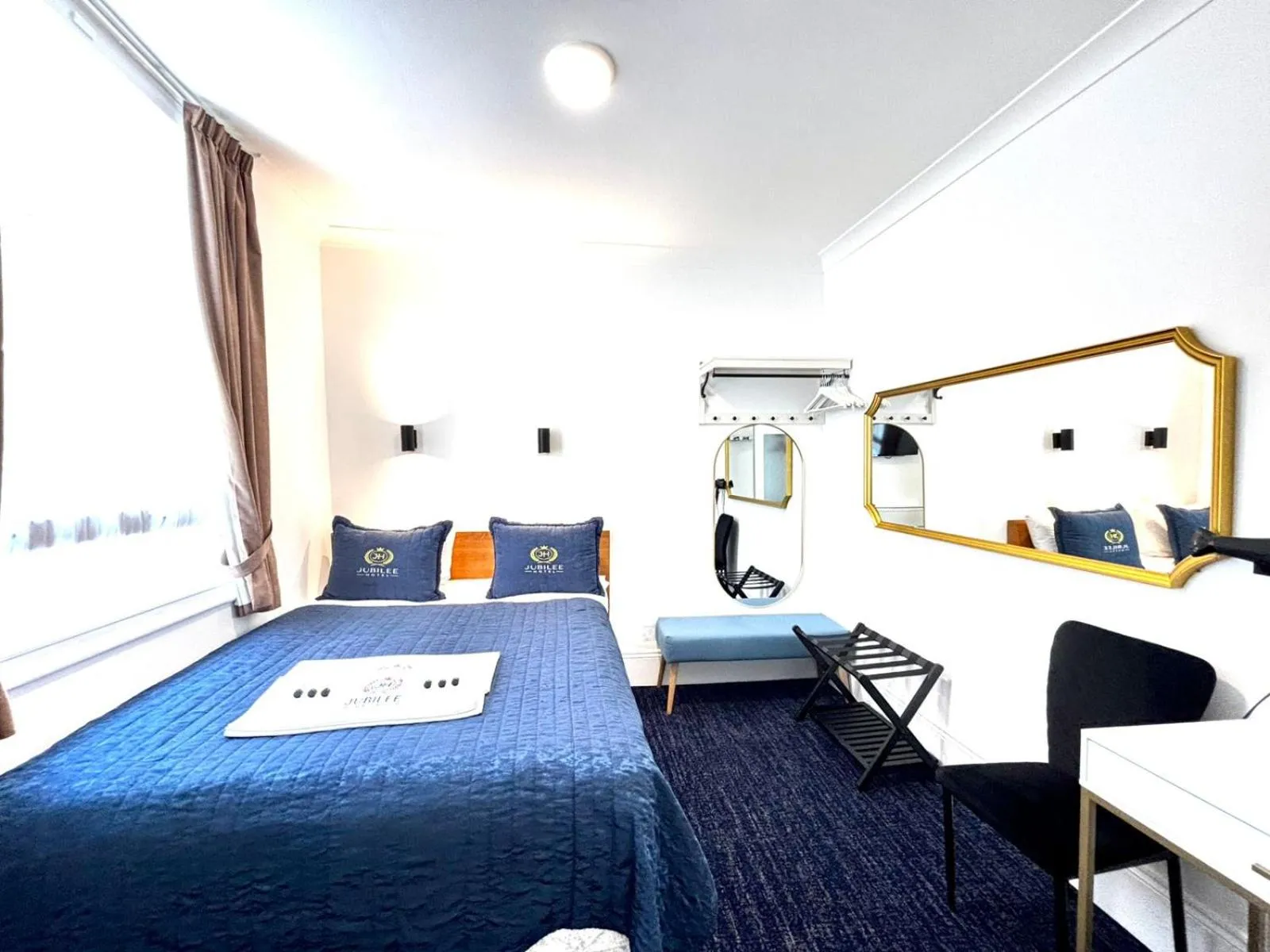 Bed in Jubilee Hotel Victoria