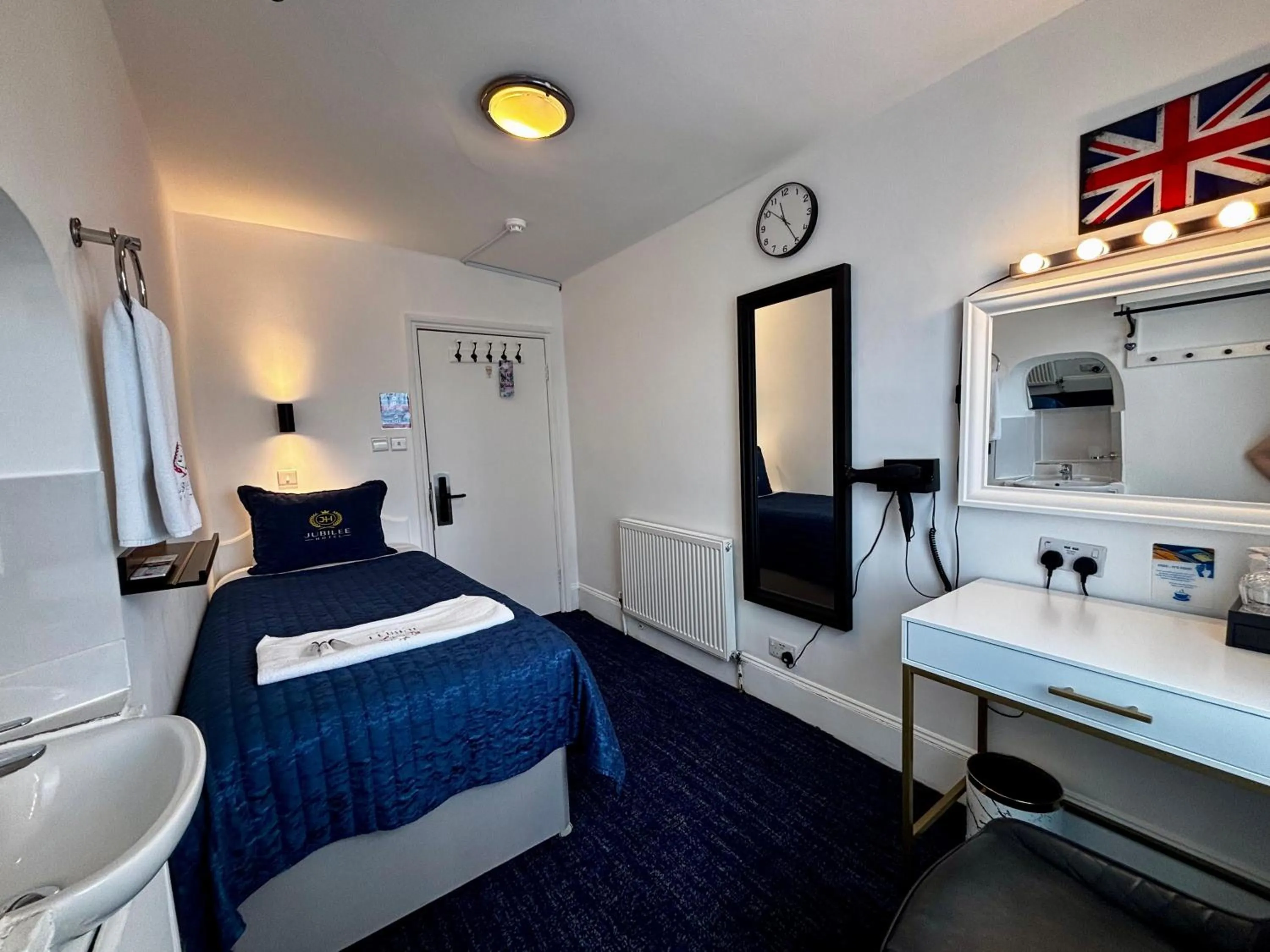 Bed in Jubilee Hotel Victoria