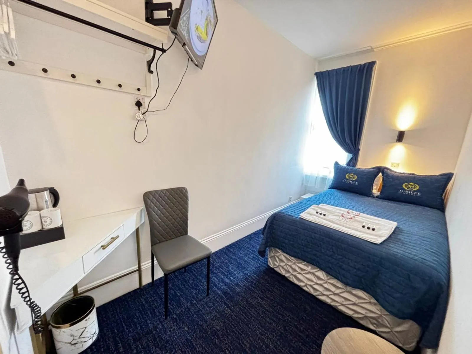 Bed in Jubilee Hotel Victoria