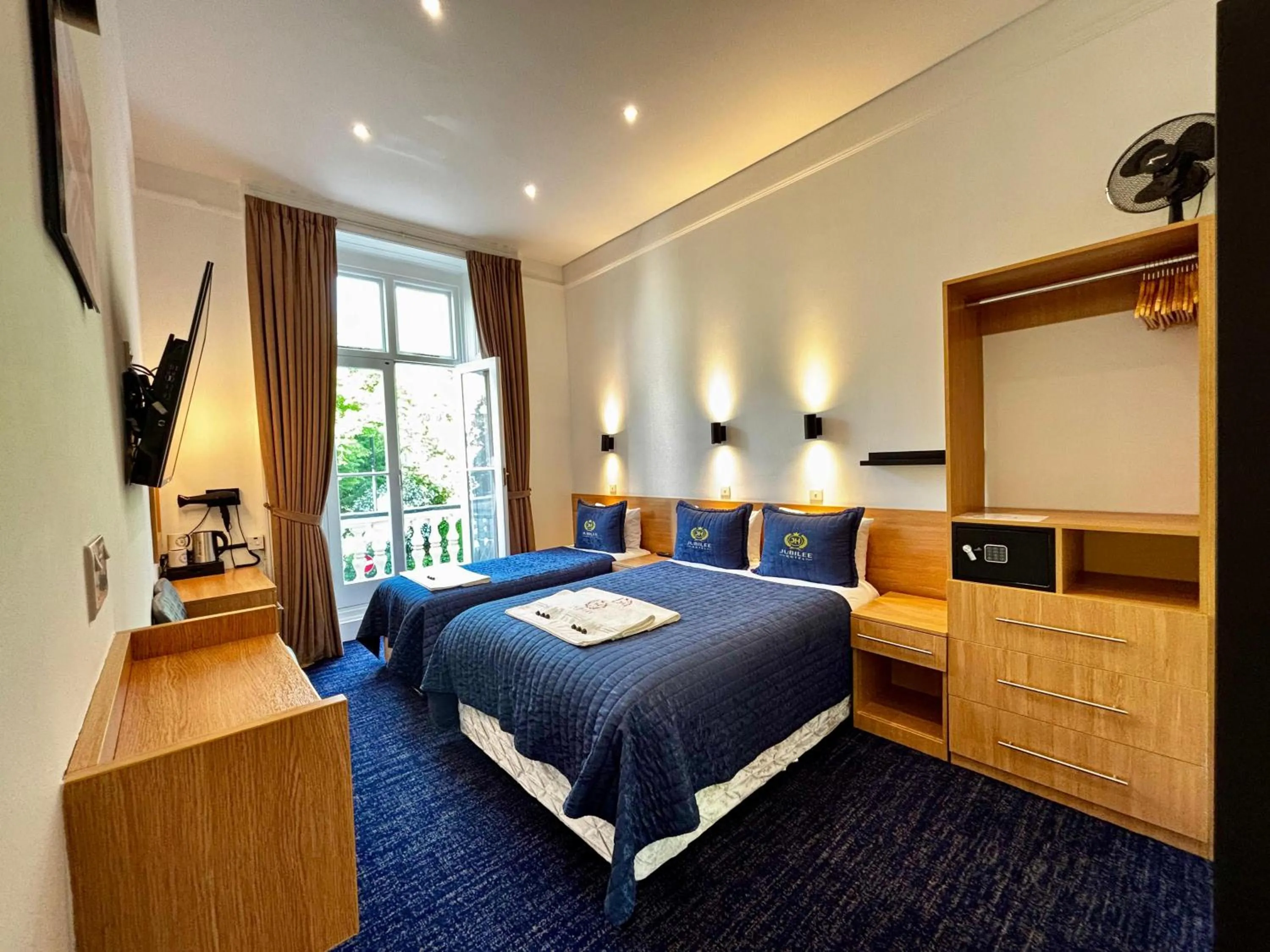 Bed in Jubilee Hotel Victoria