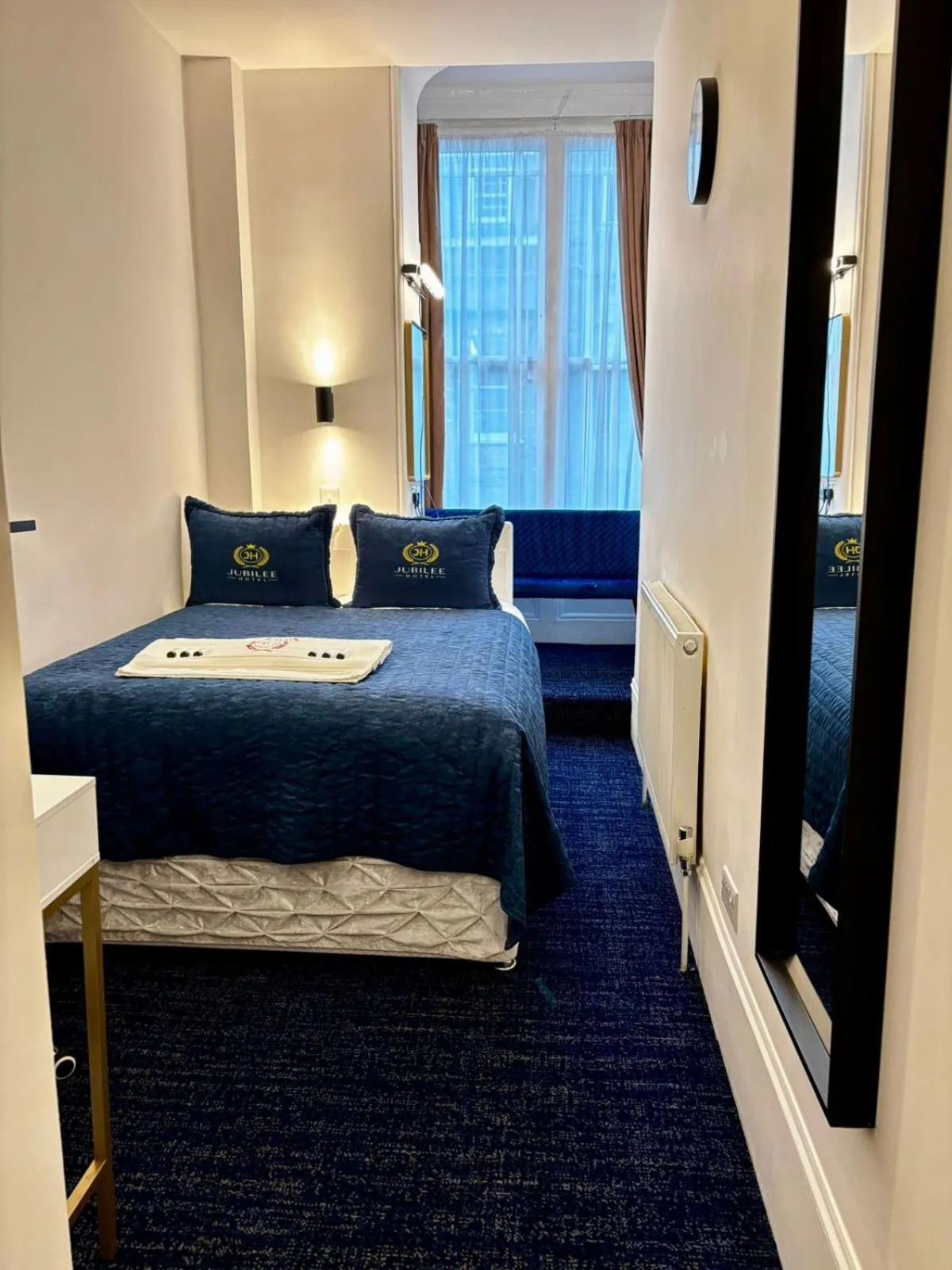 Bed in Jubilee Hotel Victoria