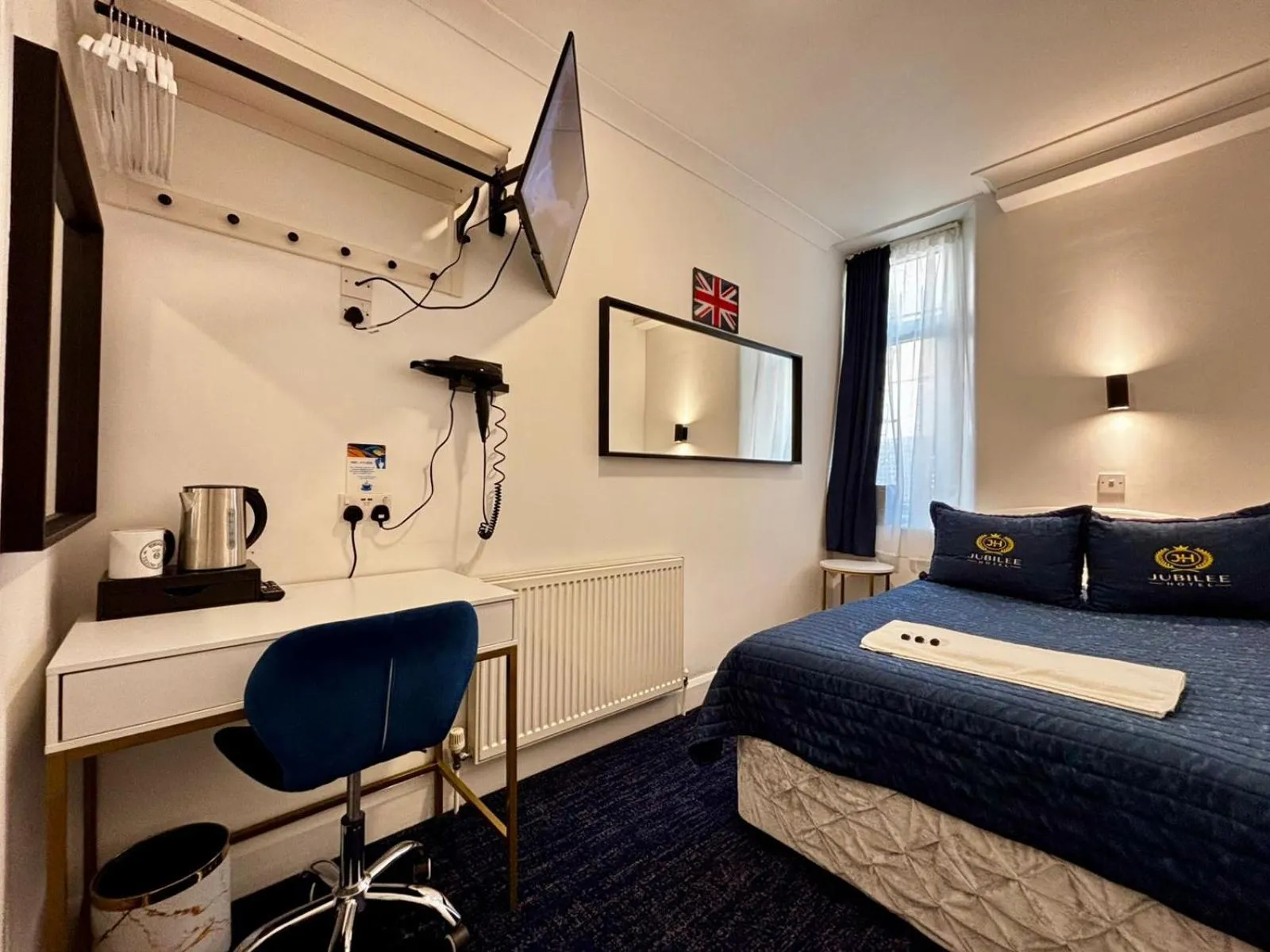 Bed in Jubilee Hotel Victoria