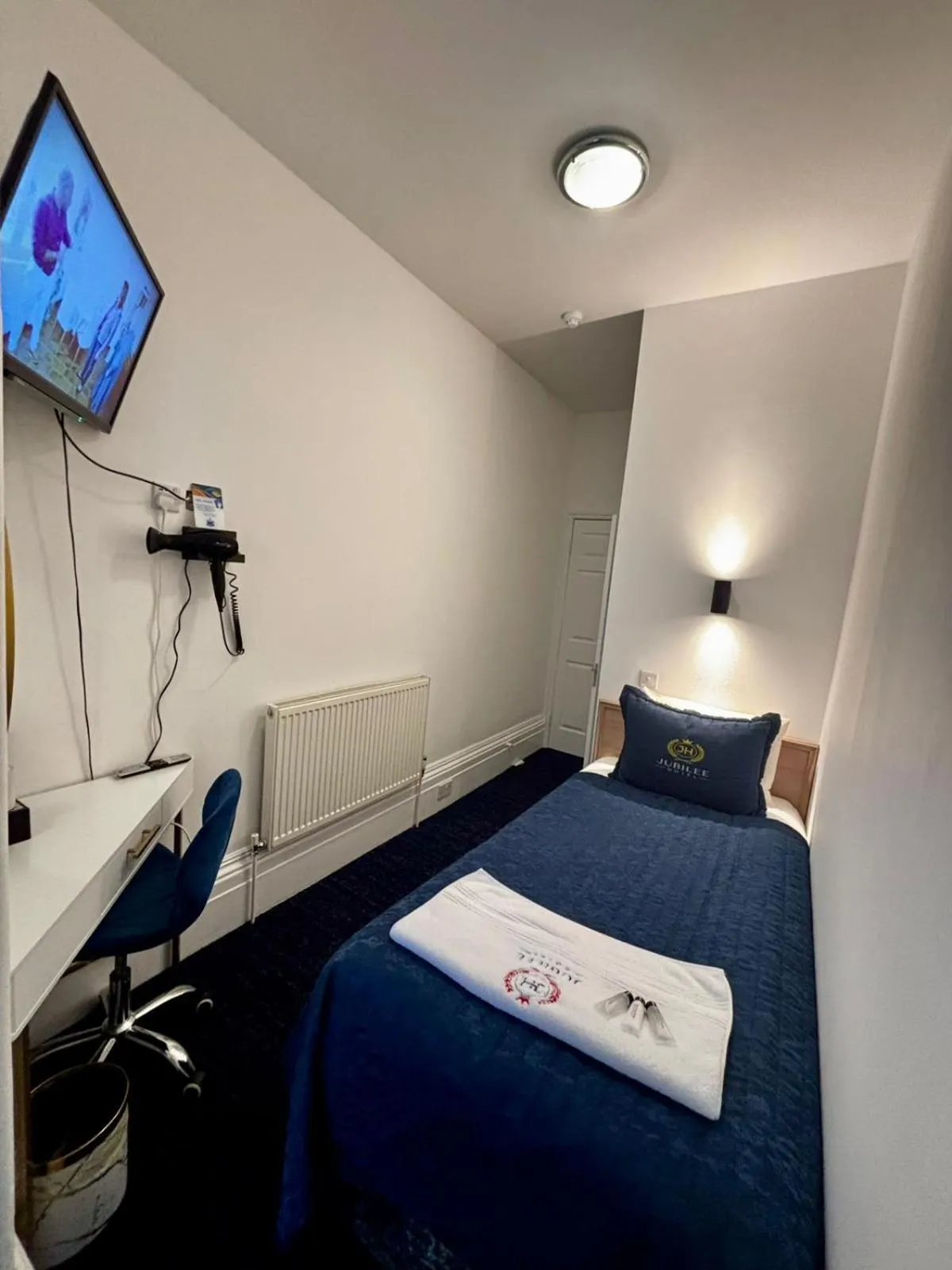 Bed in Jubilee Hotel Victoria