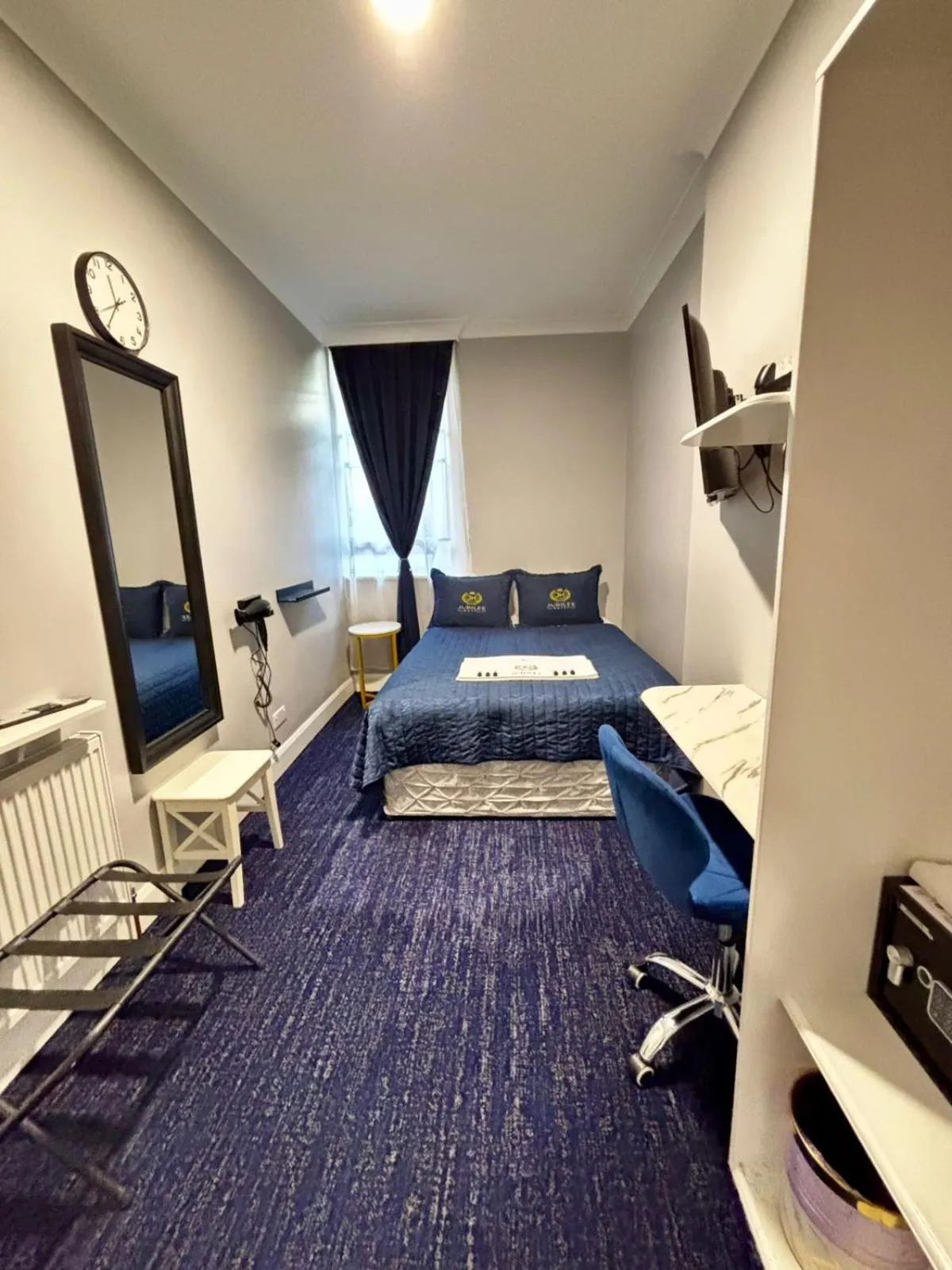 Bed in Jubilee Hotel Victoria