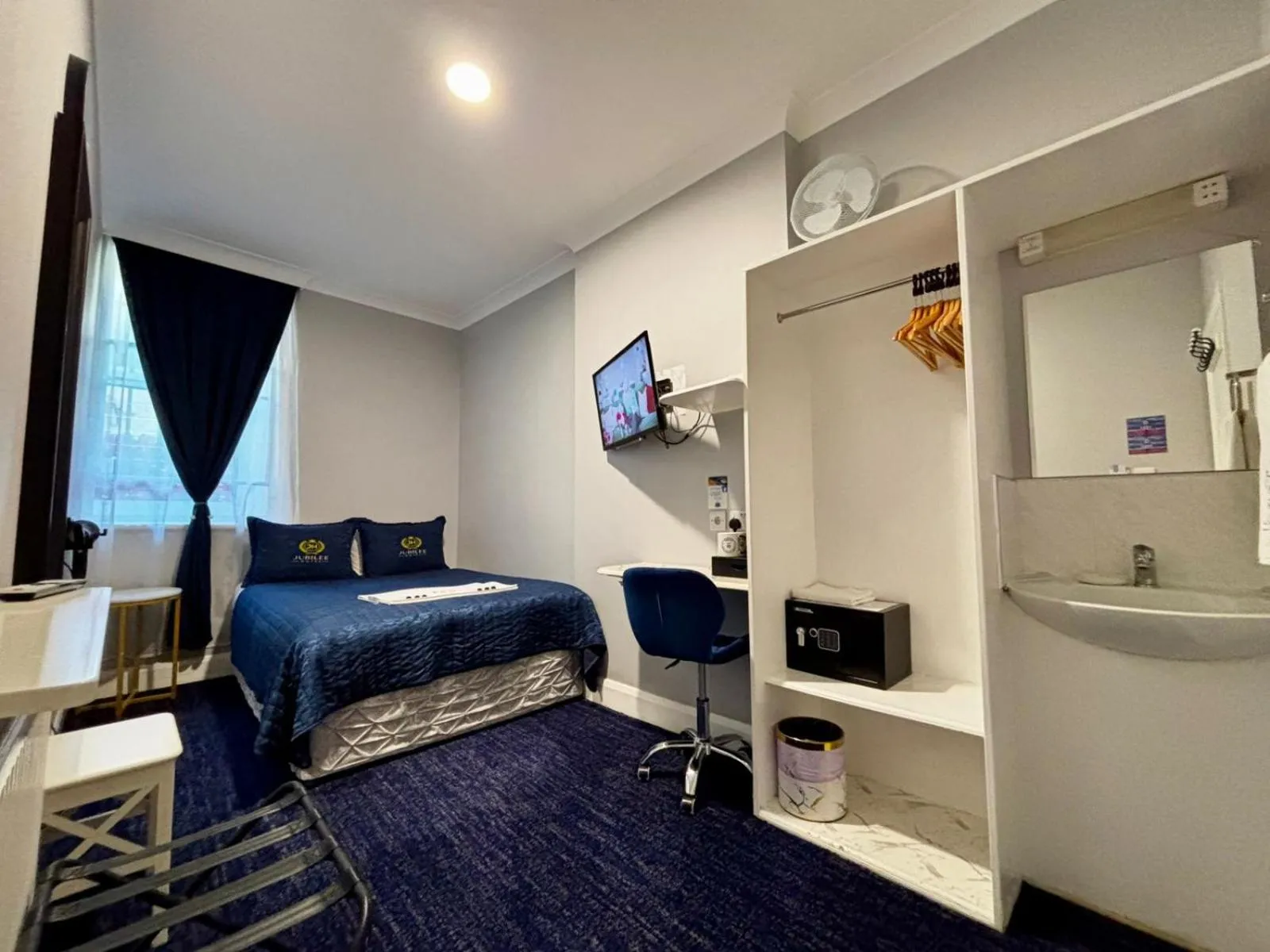 Bed in Jubilee Hotel Victoria