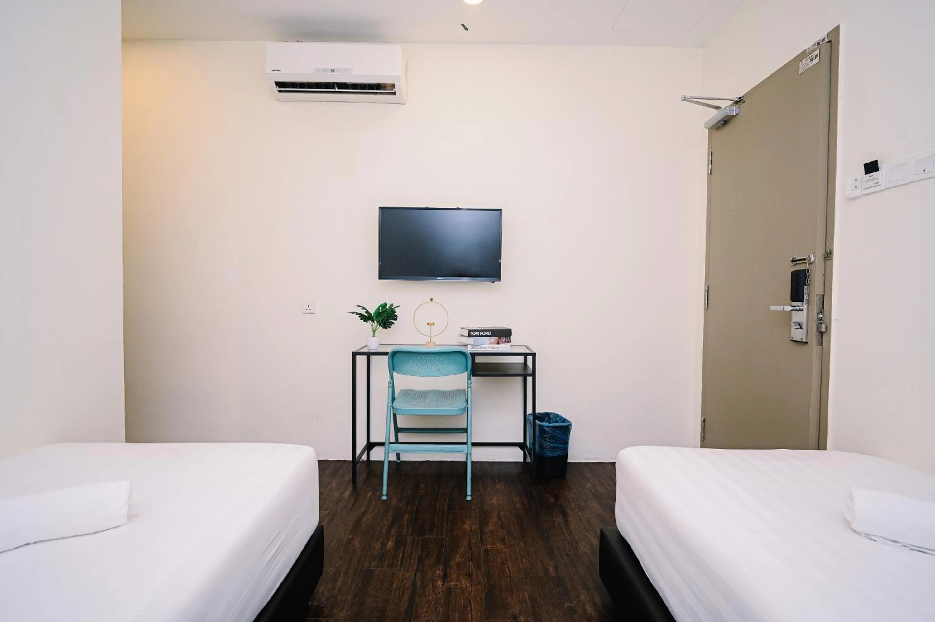 Bed in Swing & Pillows - Z Hotel Cyberjaya