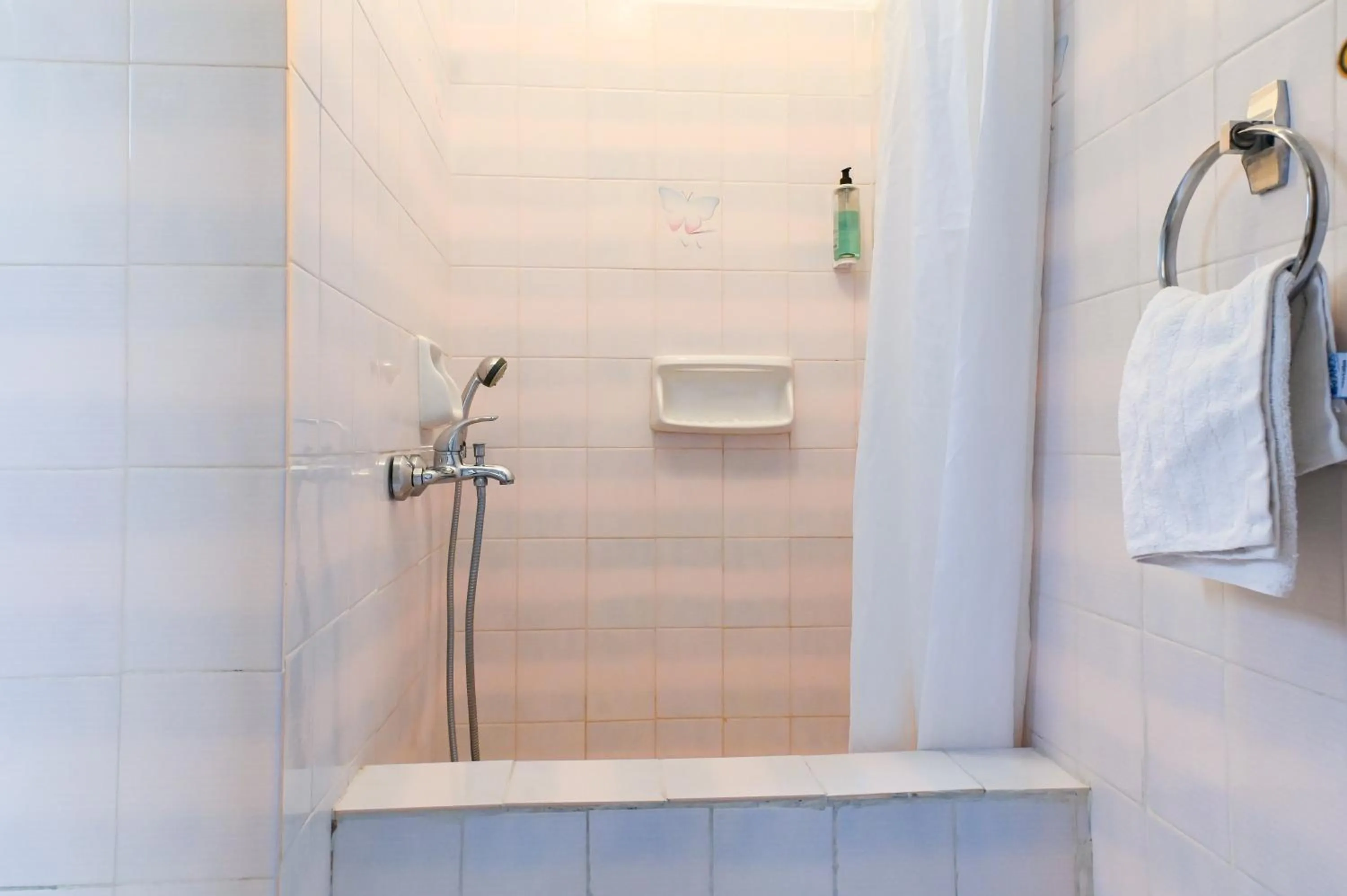 Bathroom in Agnanti Hotel Apartments