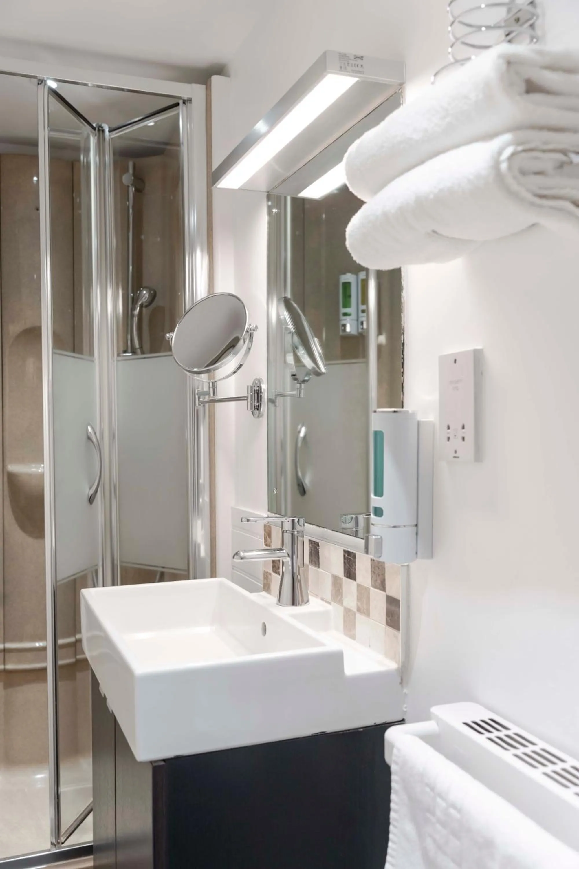 Shower in The Melita