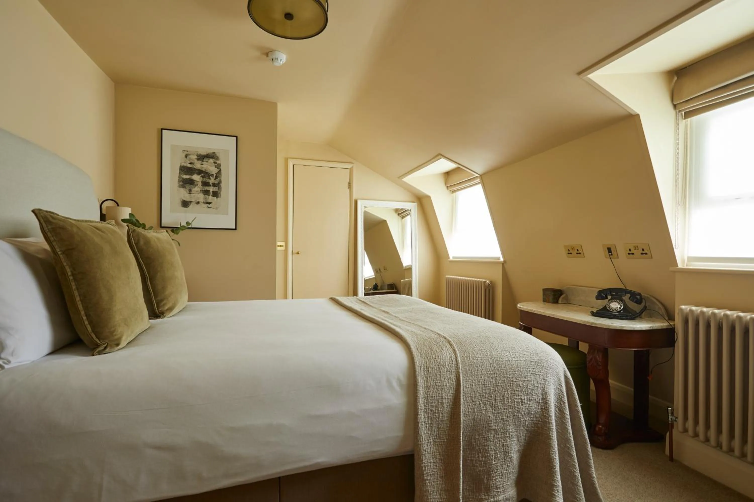 Photo of the whole room, Bed in Georgian House Hotel