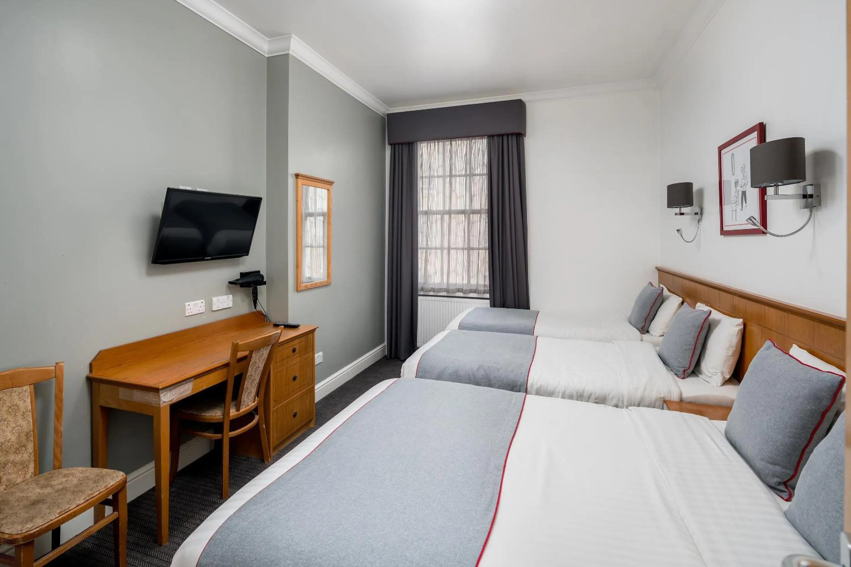 Bedroom, Bed in OYO Townhouse New England, London Victoria