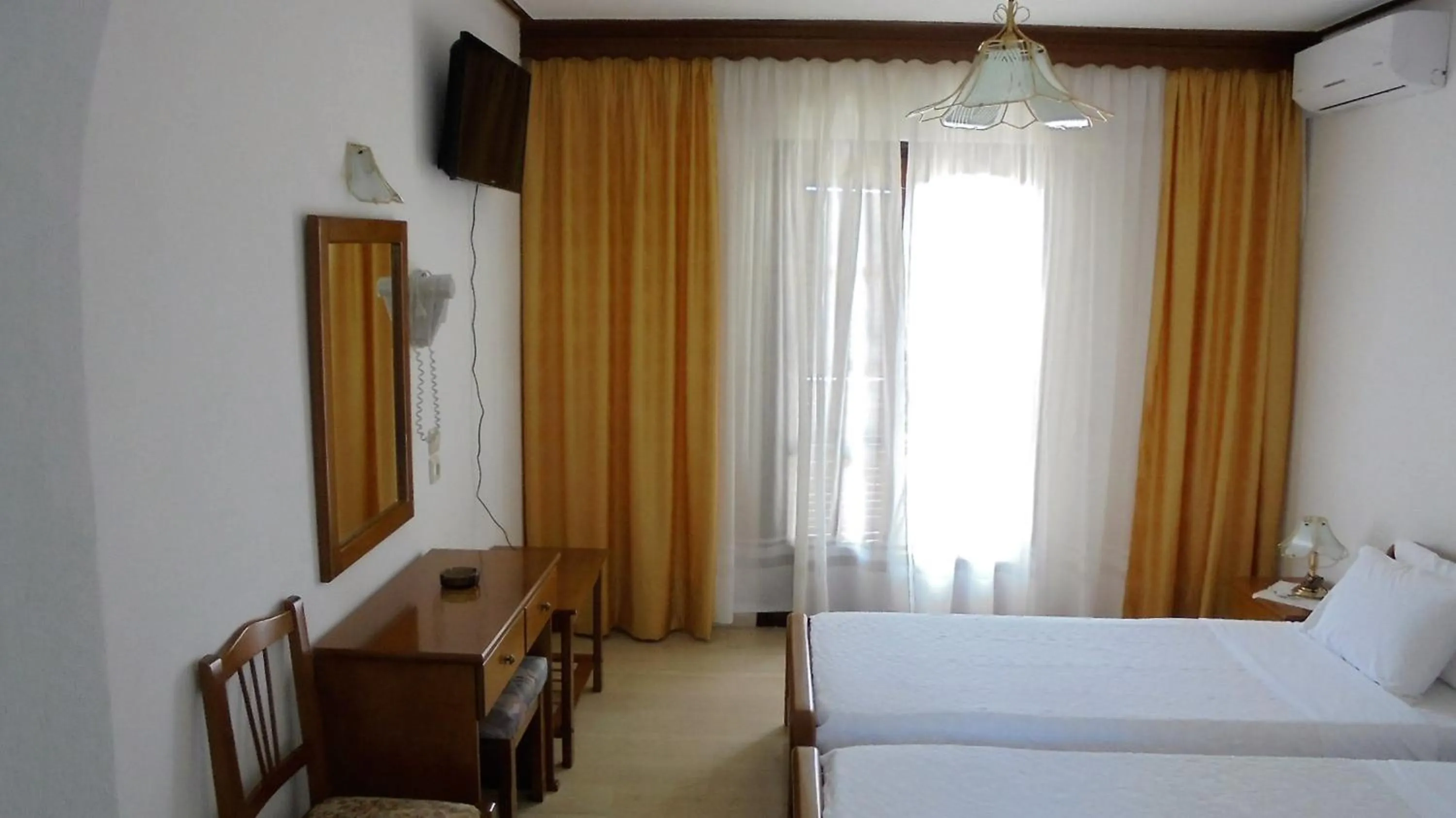 Bedroom, Bed in Hotel Paradise