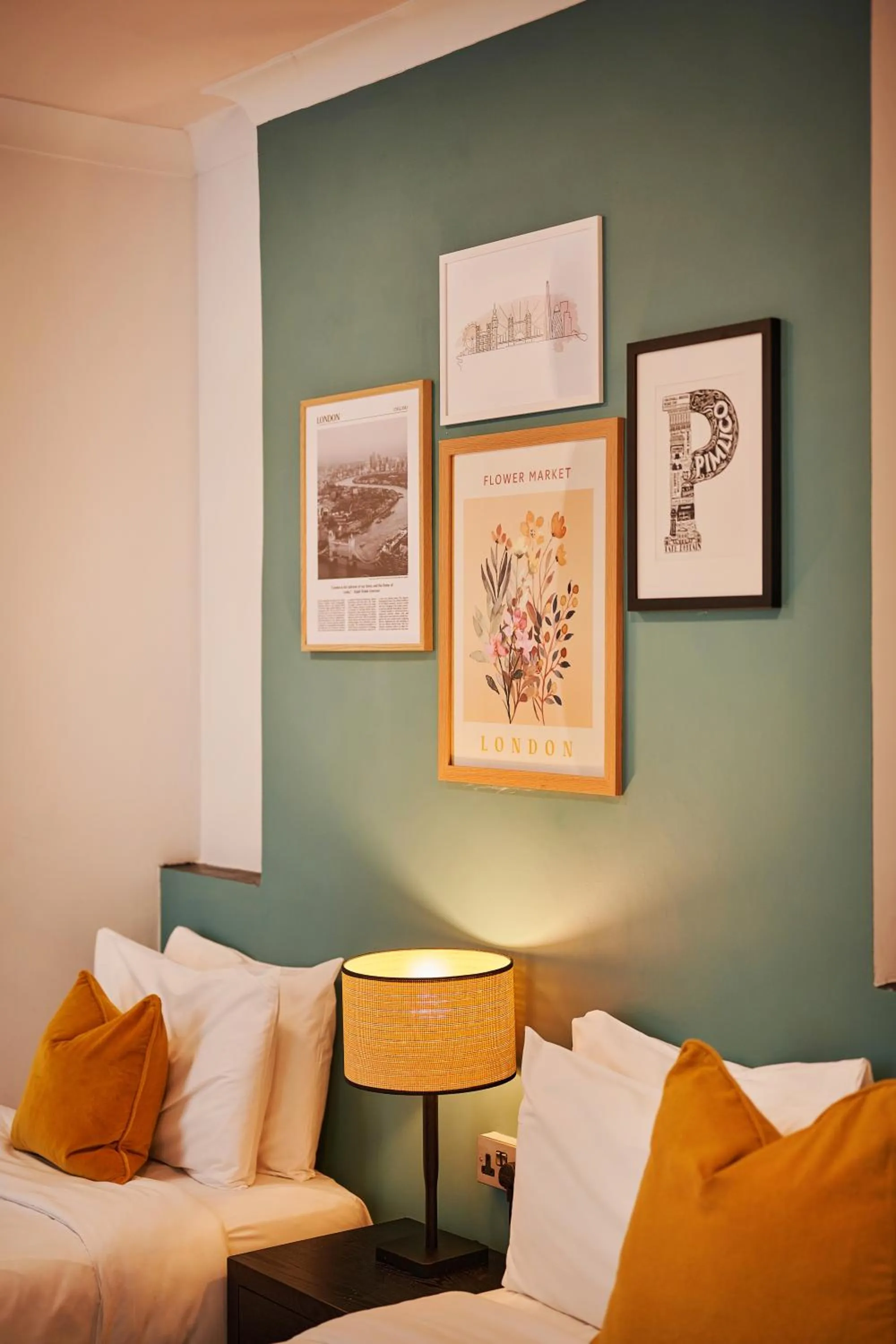 Bedroom, Bed in Huttons Hotel, Victoria London