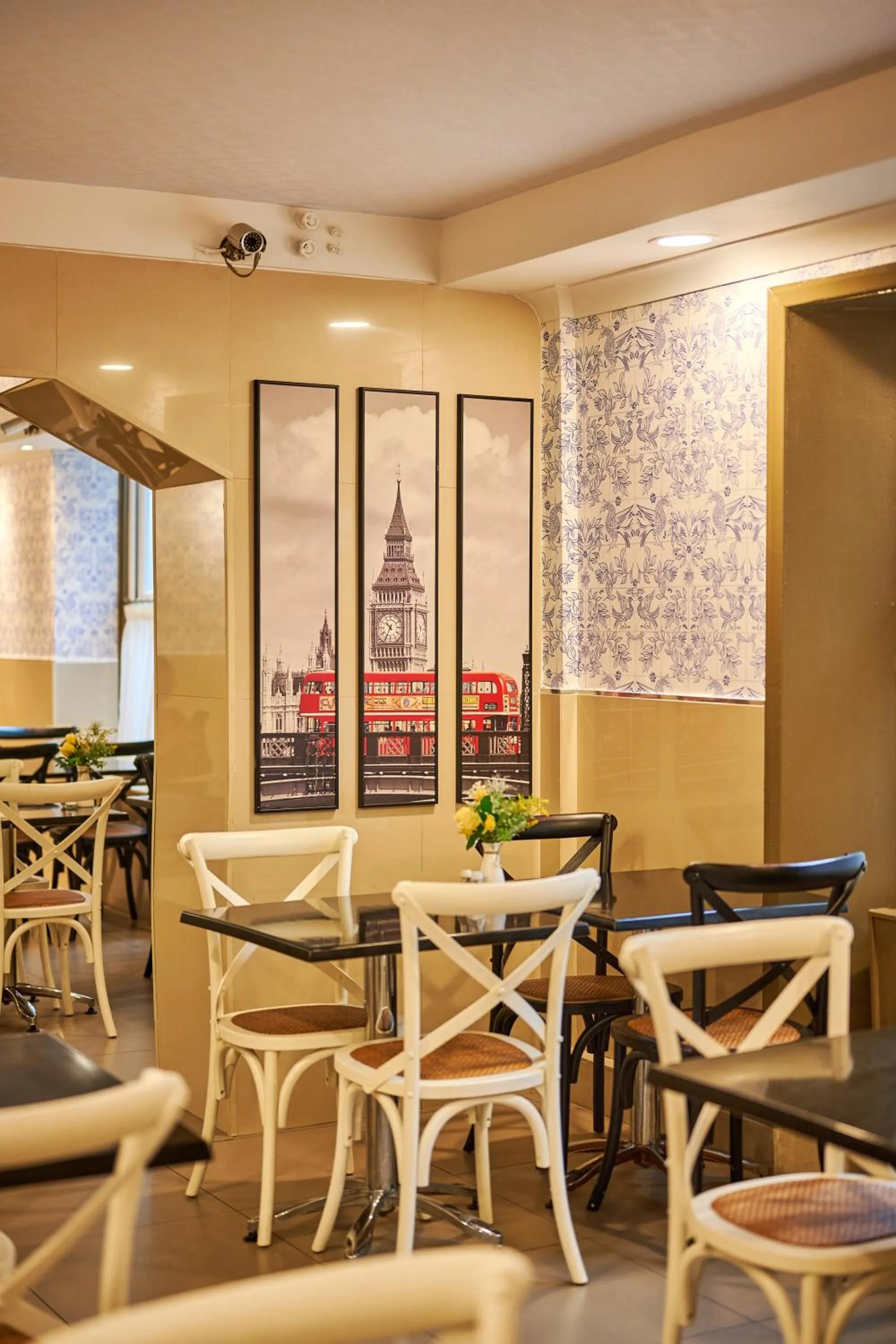 Huttons Hotel, Victoria London