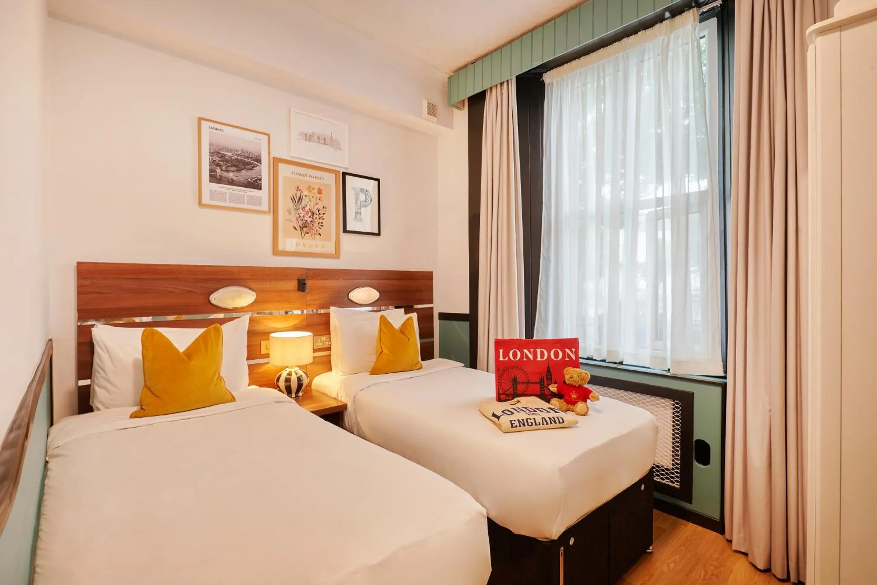 Twin Room in Huttons Hotel, Victoria London Twin Room in Huttons Hotel, Victoria London