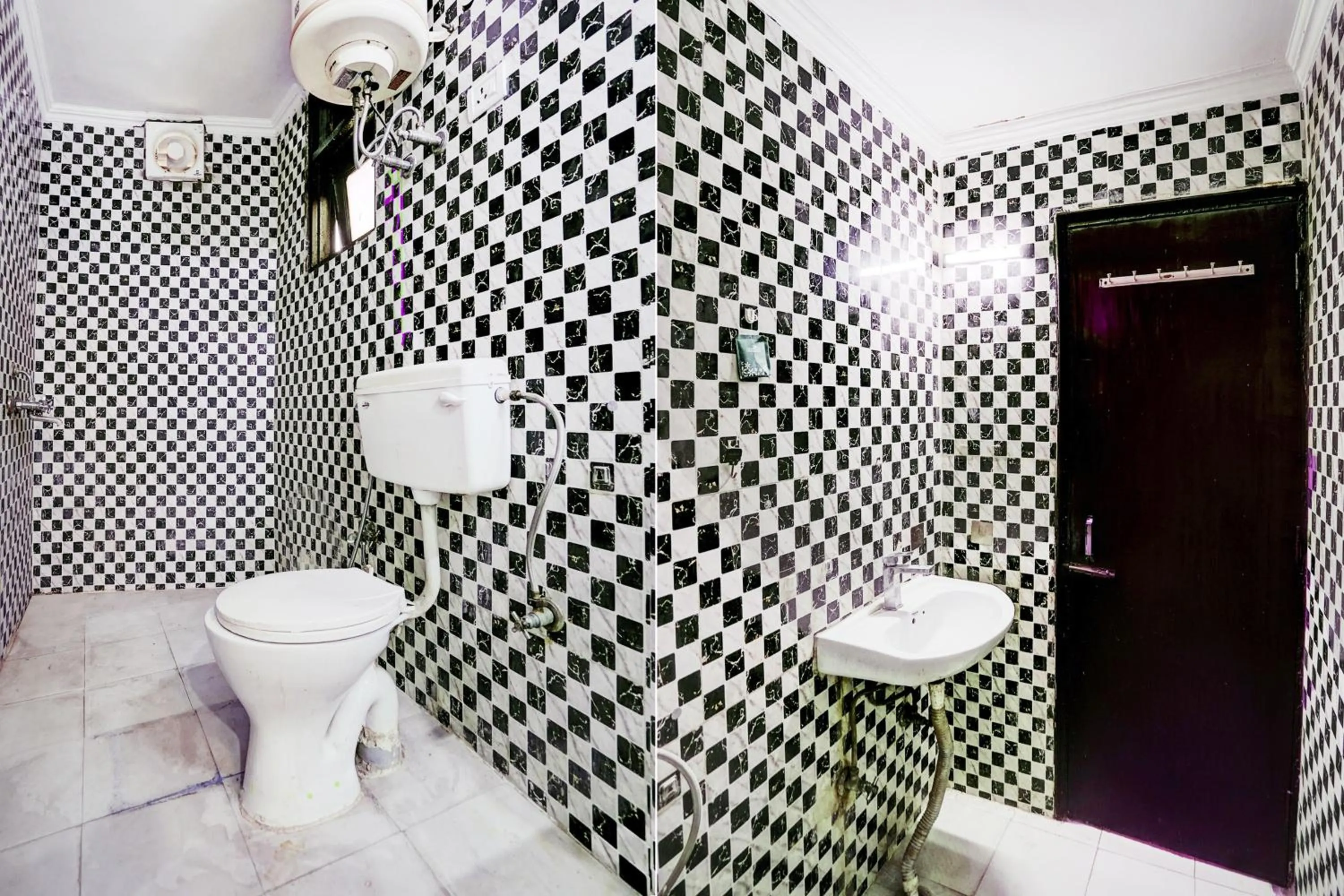 Bathroom in Hotel O Silver Key KD plaza Near Saket Metro station