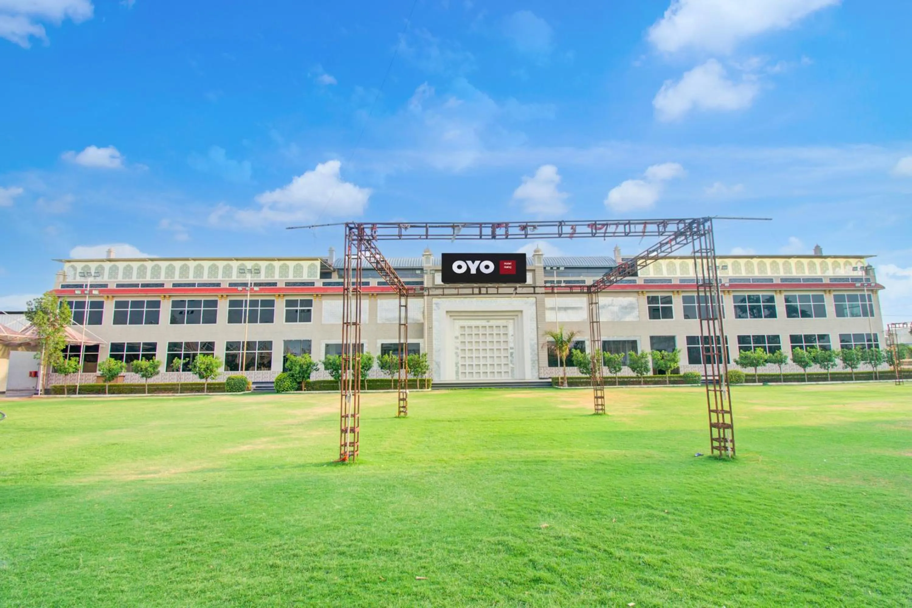 Facade/entrance in Hotel O Hatoj