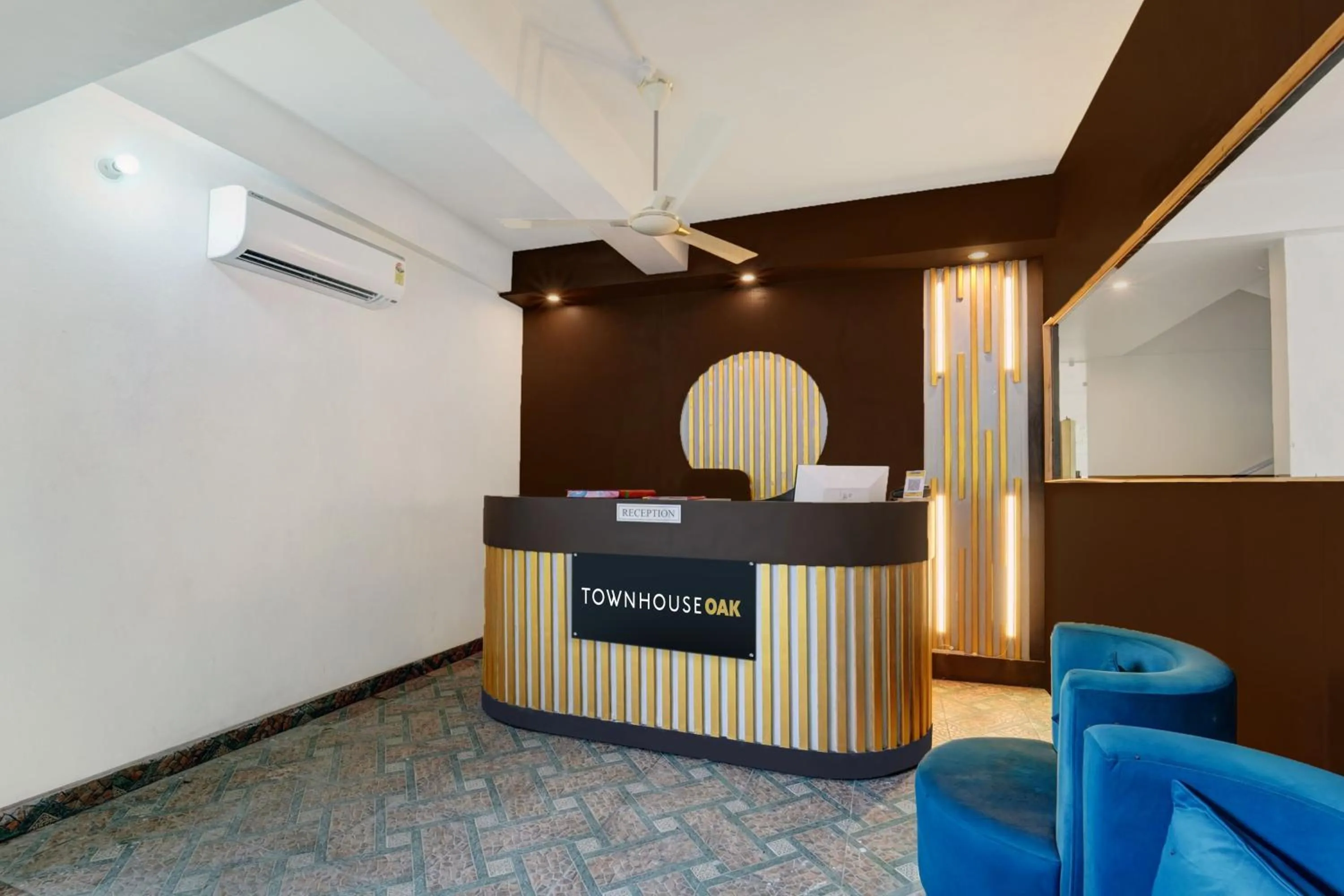 Lobby or reception in Super Townhouse OAK The Dev Regency