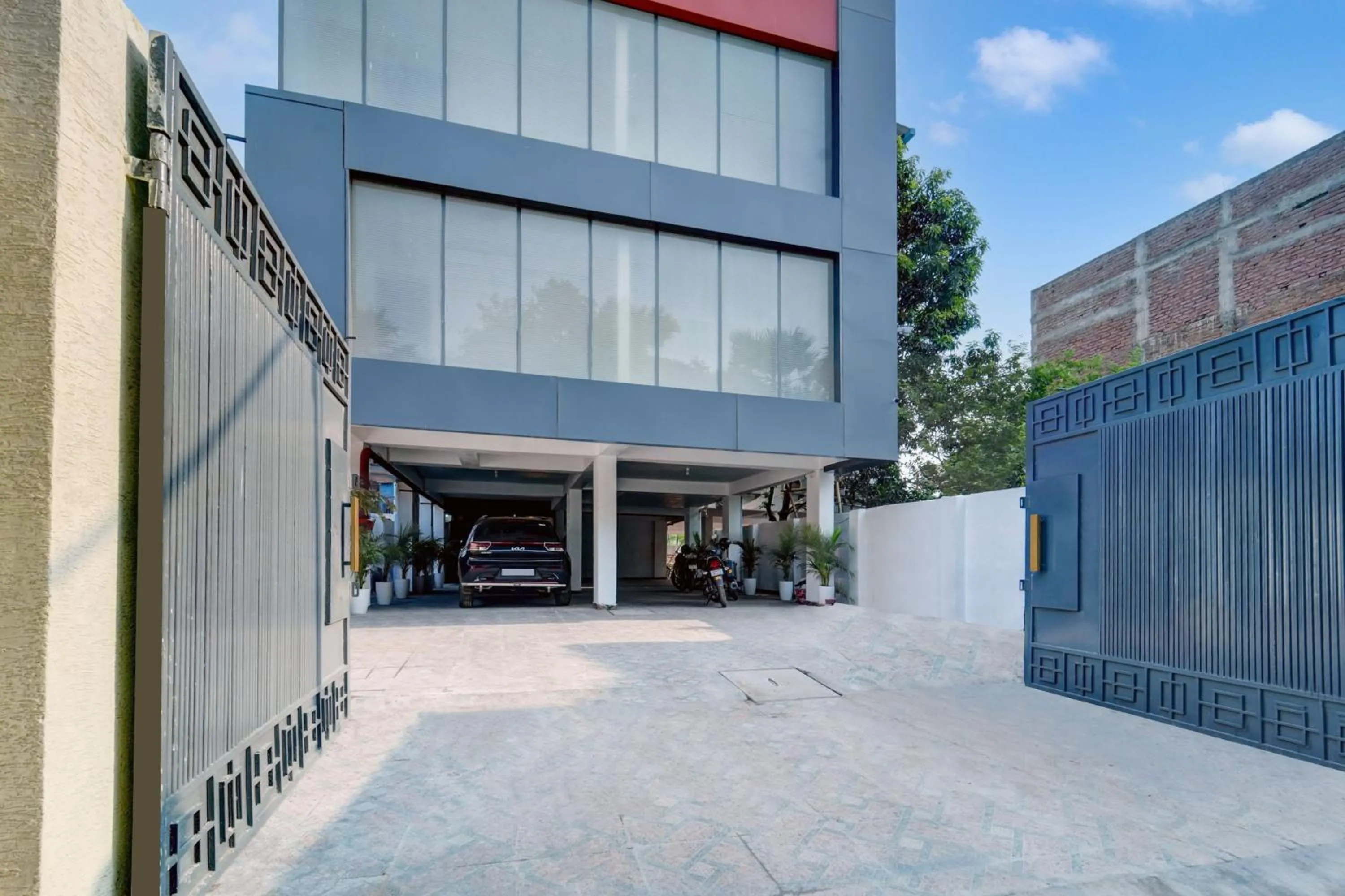 Facade/entrance in Super Townhouse OAK The Dev Regency