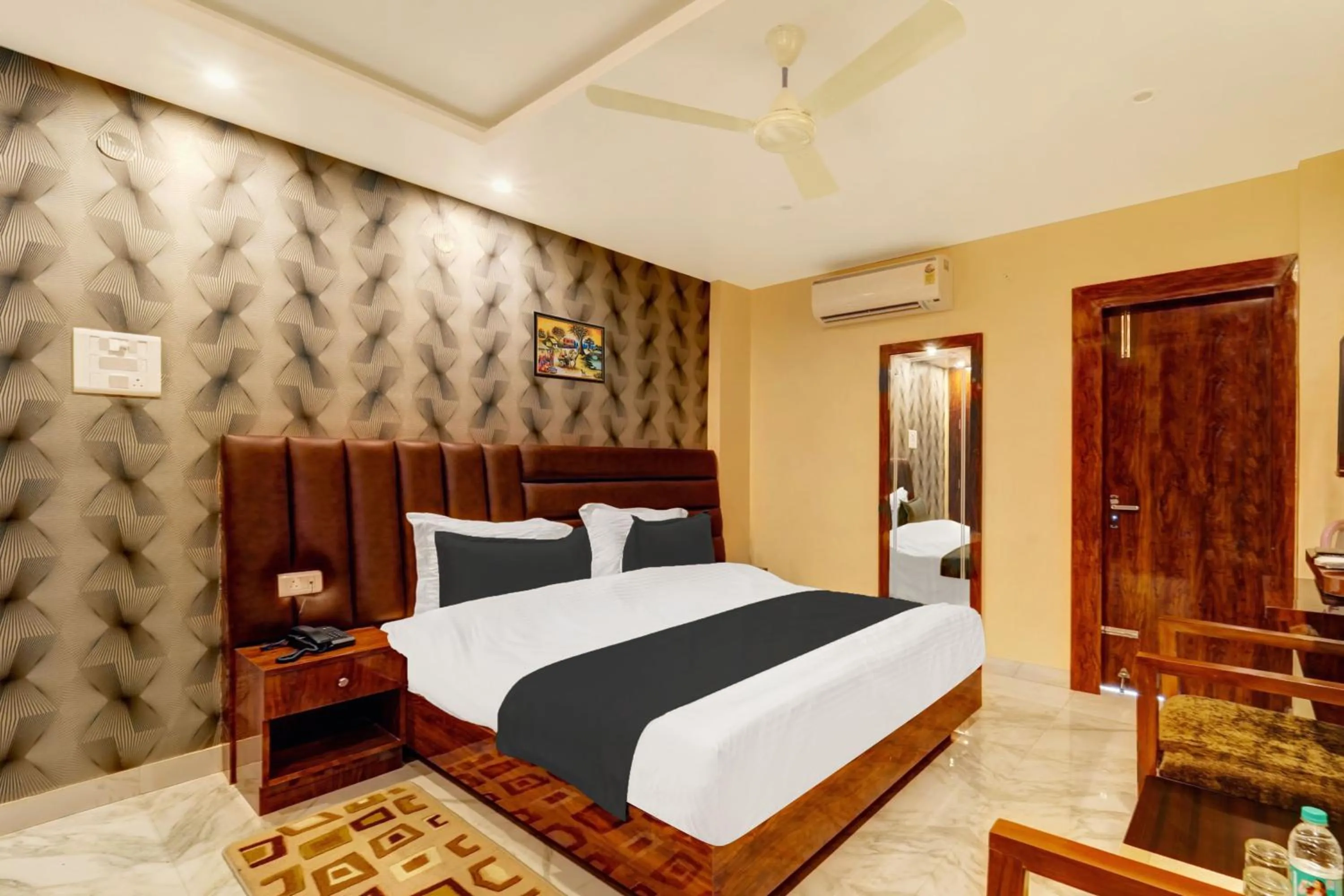 Bedroom, Bed in Super Townhouse OAK The Dev Regency