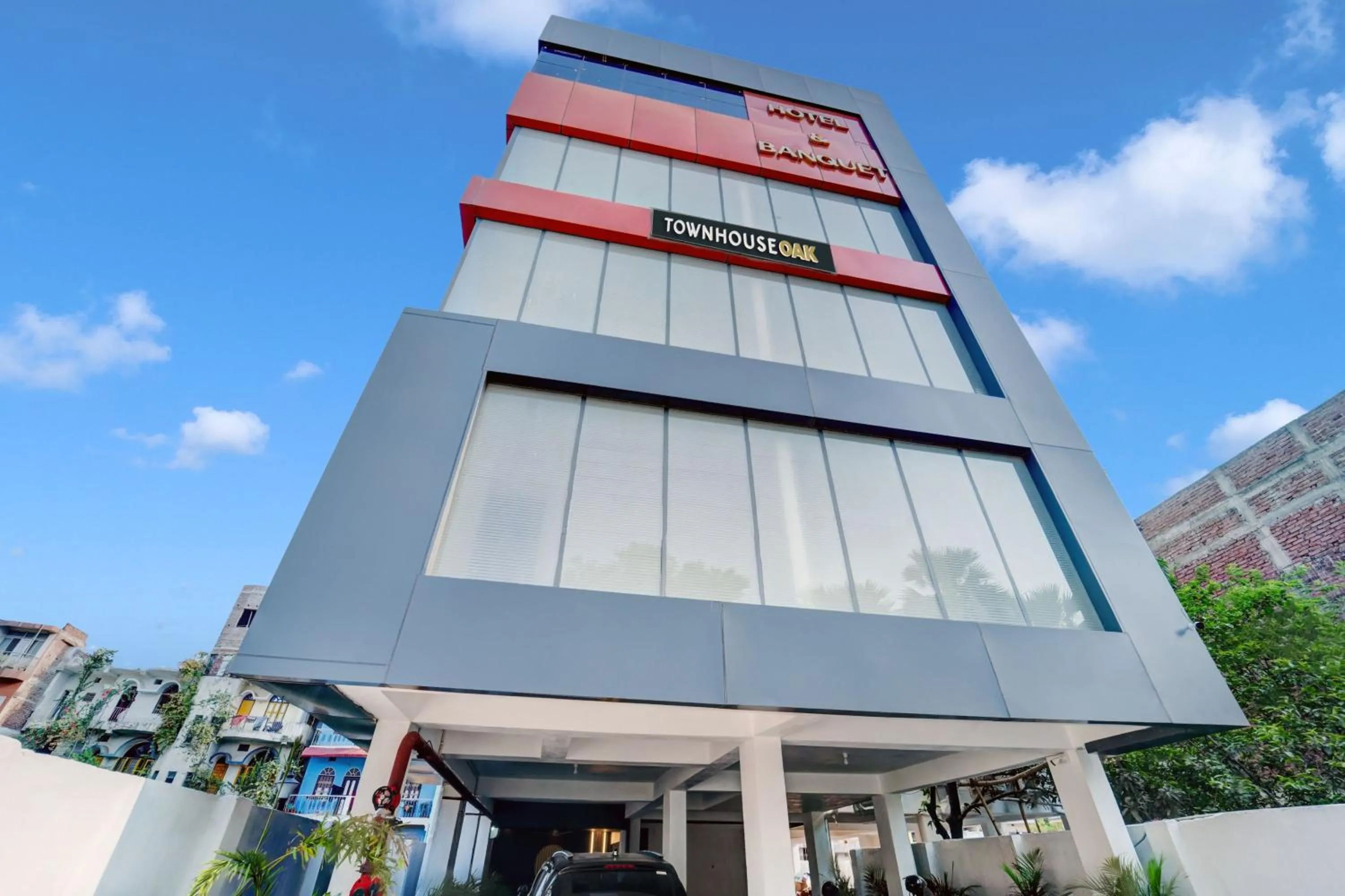 Facade/entrance in Super Townhouse OAK The Dev Regency