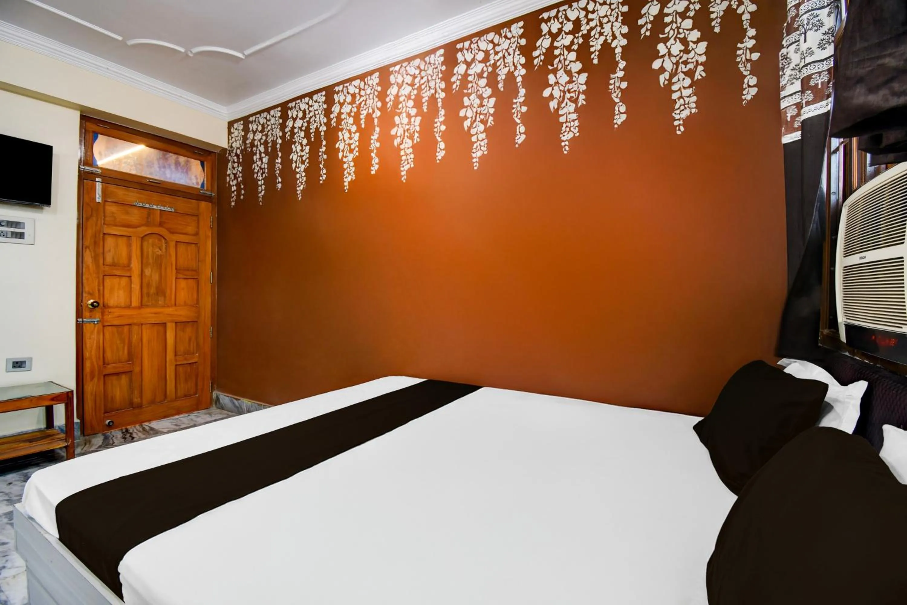 Bedroom, Bed in Super Collection O Transport Nagar Metro Station Patna