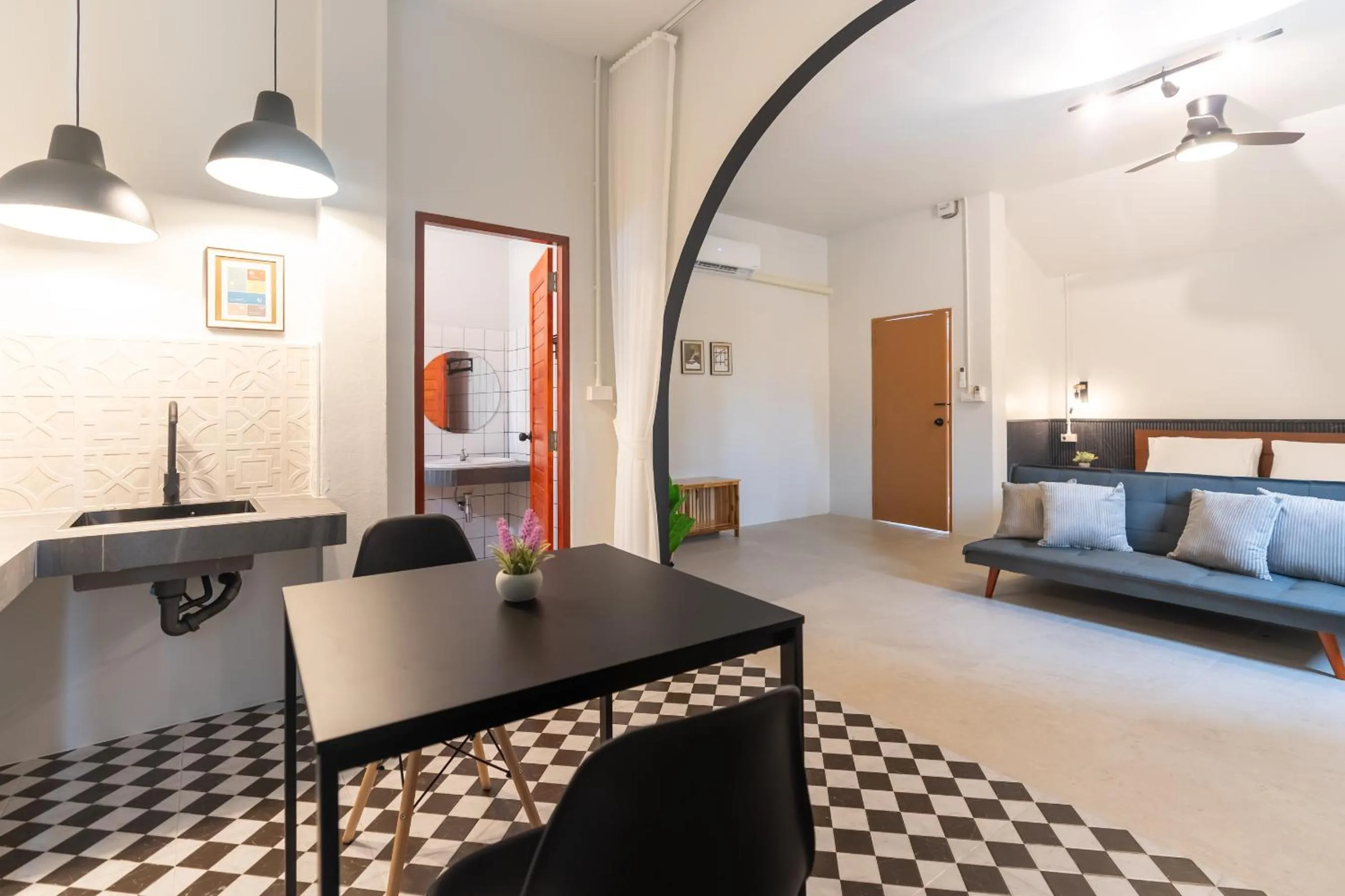 Kitchen or kitchenette, Bed in Baan Old Town Boutique Stay, Phuket Town