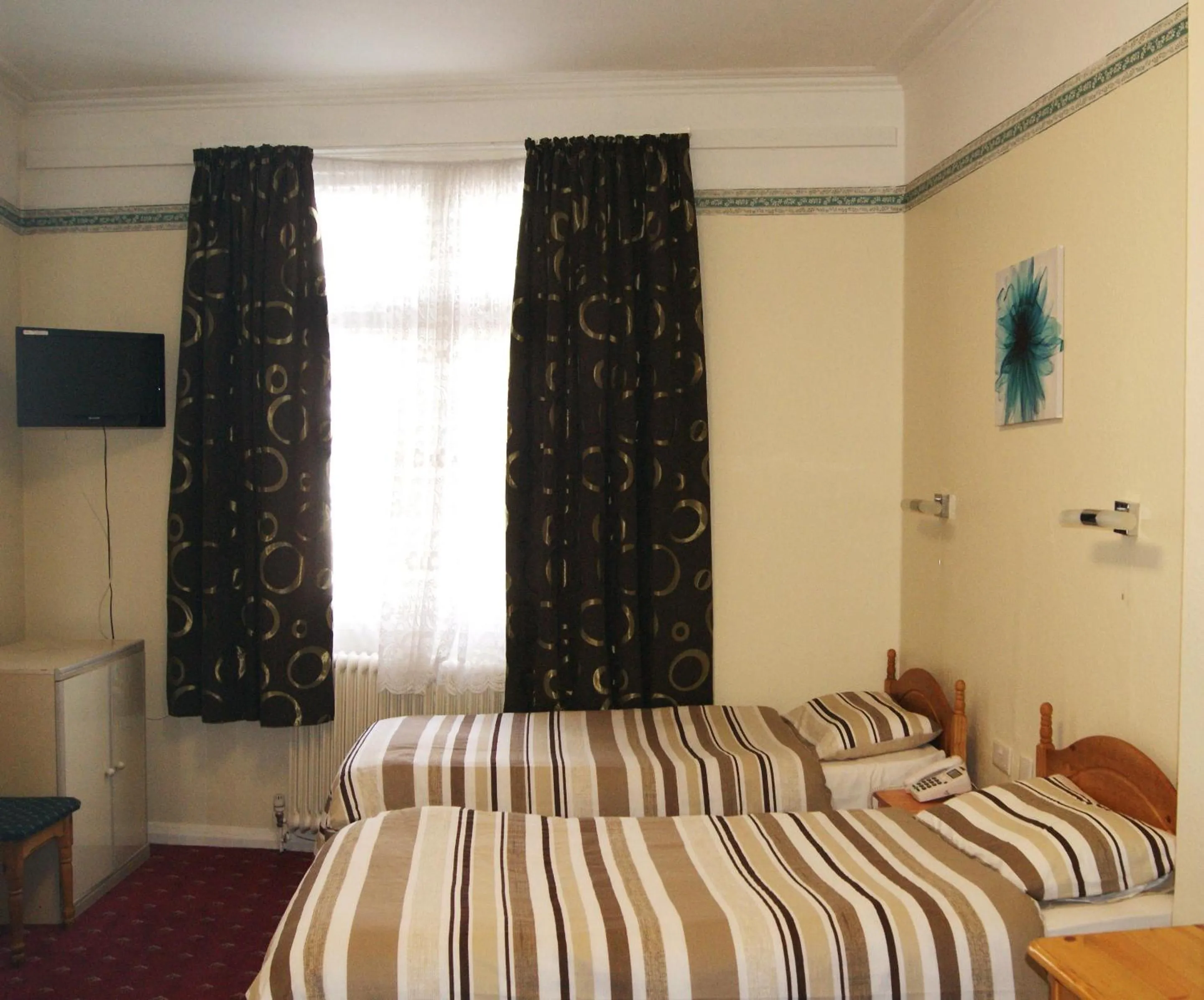 Photo of the whole room, Bed in Stanley House Hotel