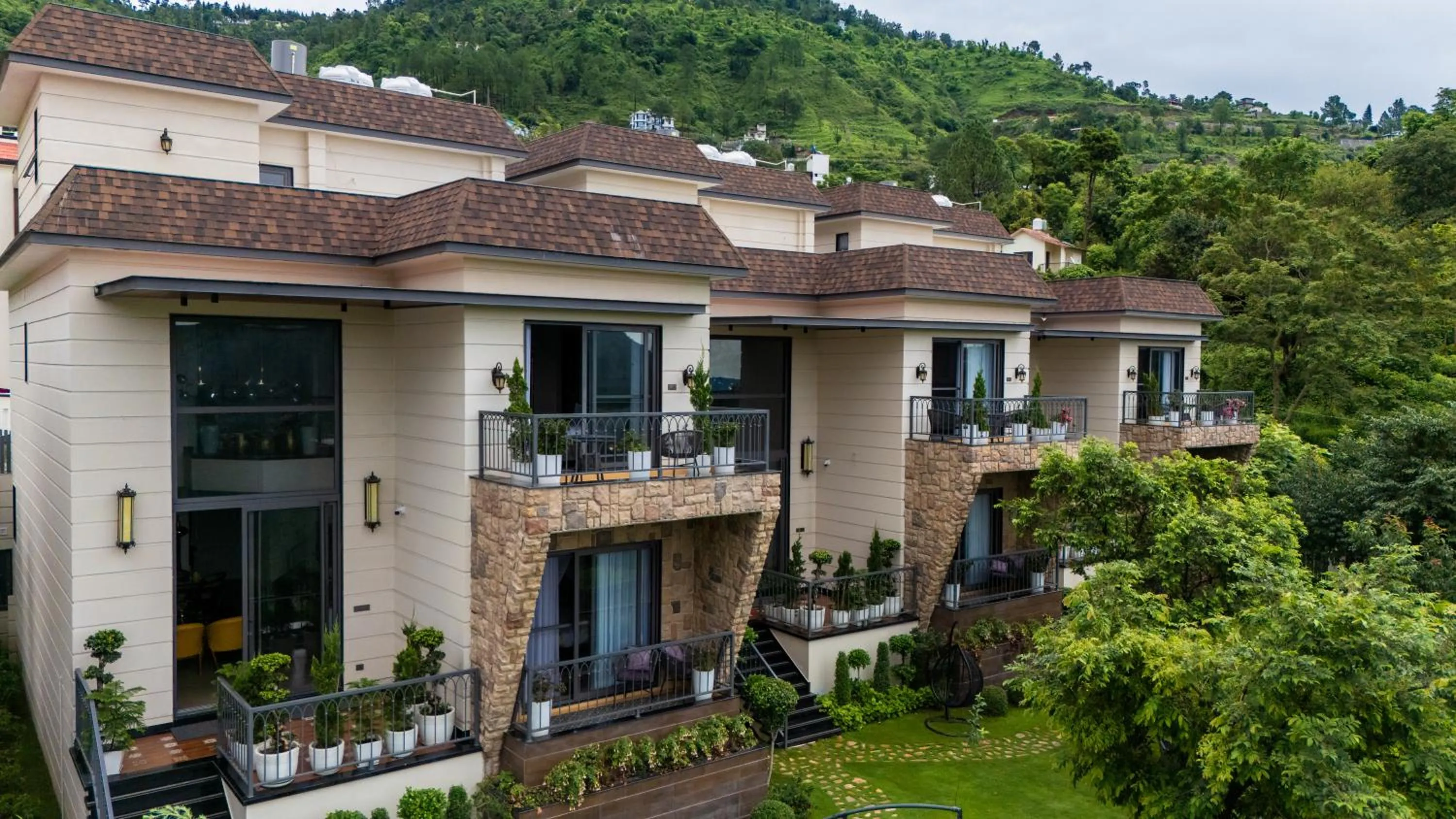 Facade/entrance in Aura luxury Stays