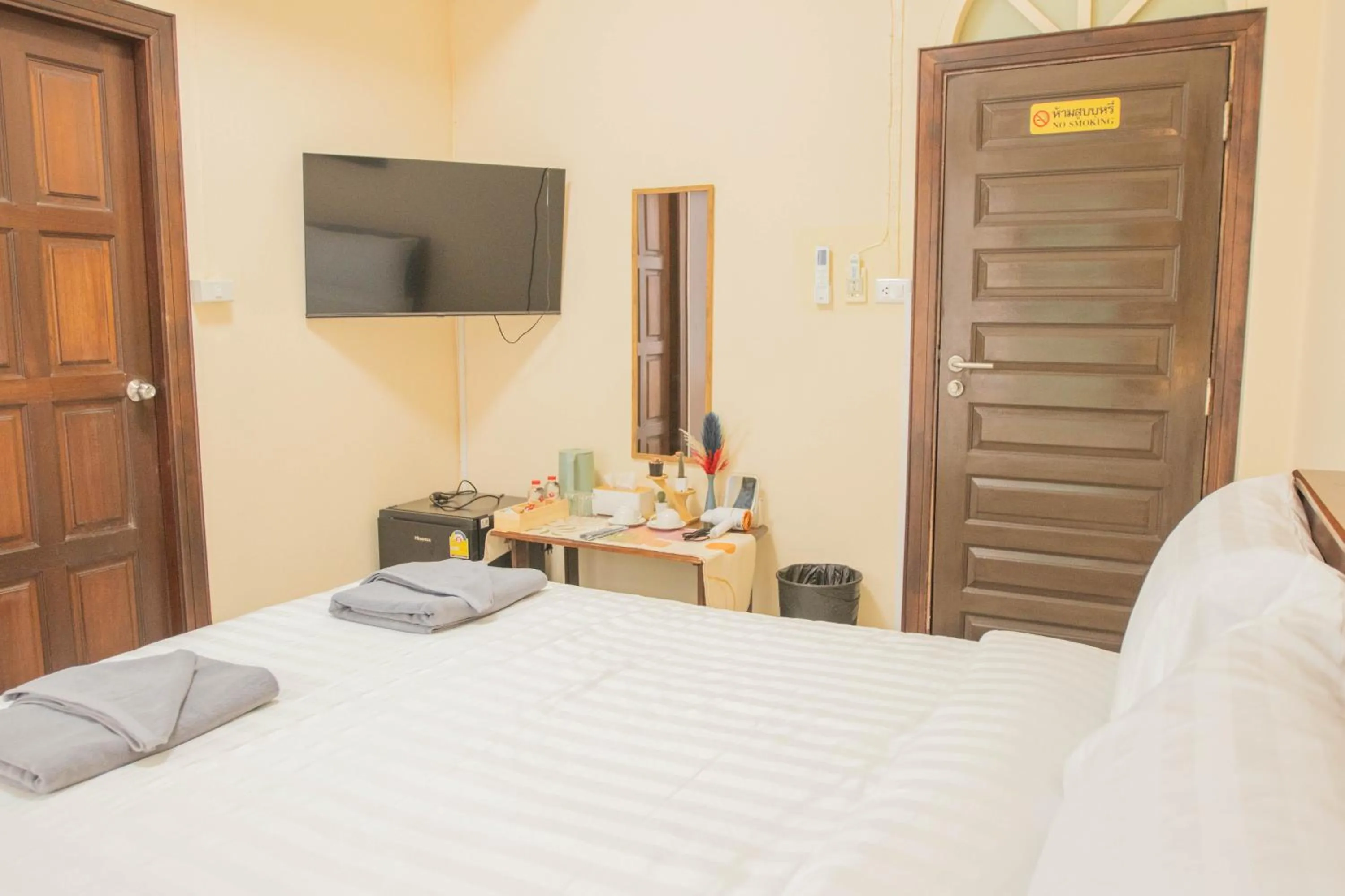 TV and multimedia, Bed in Maiiam Guesthouse Patong