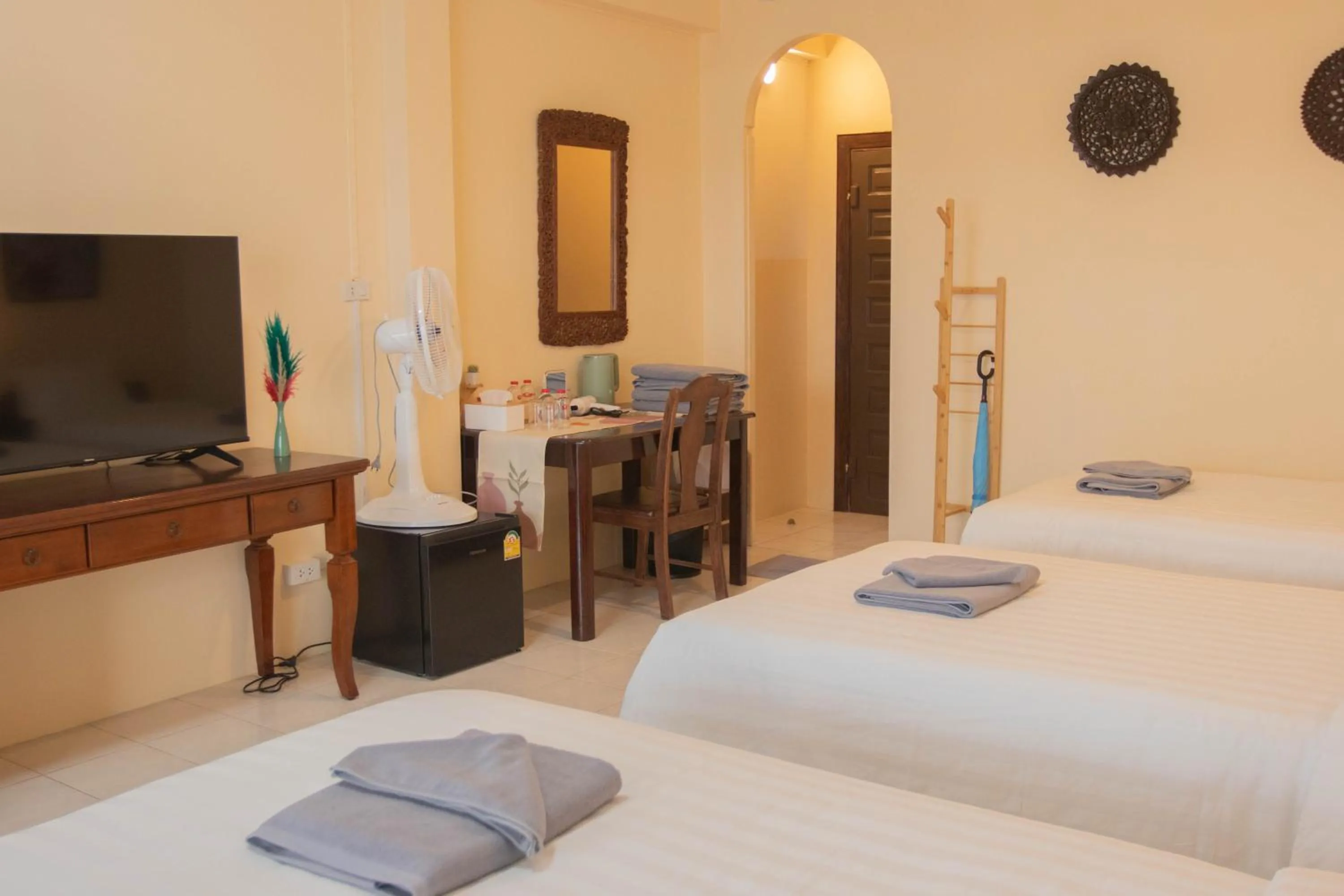 TV and multimedia, Bed in Maiiam Guesthouse Patong