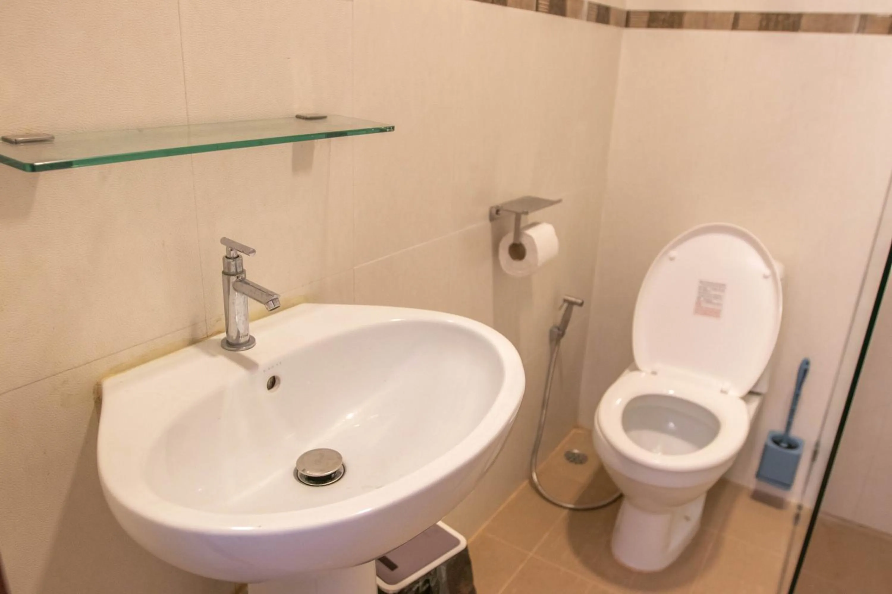 Shower in Maiiam Guesthouse Patong