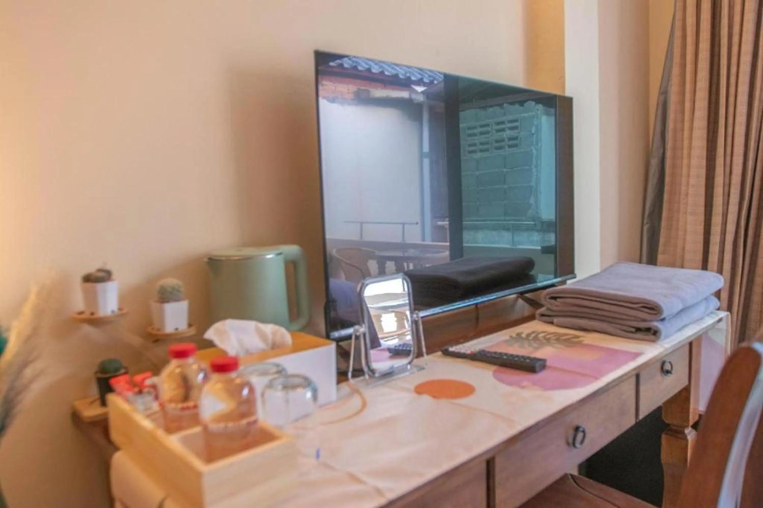 TV and multimedia, Bed in Maiiam Guesthouse Patong