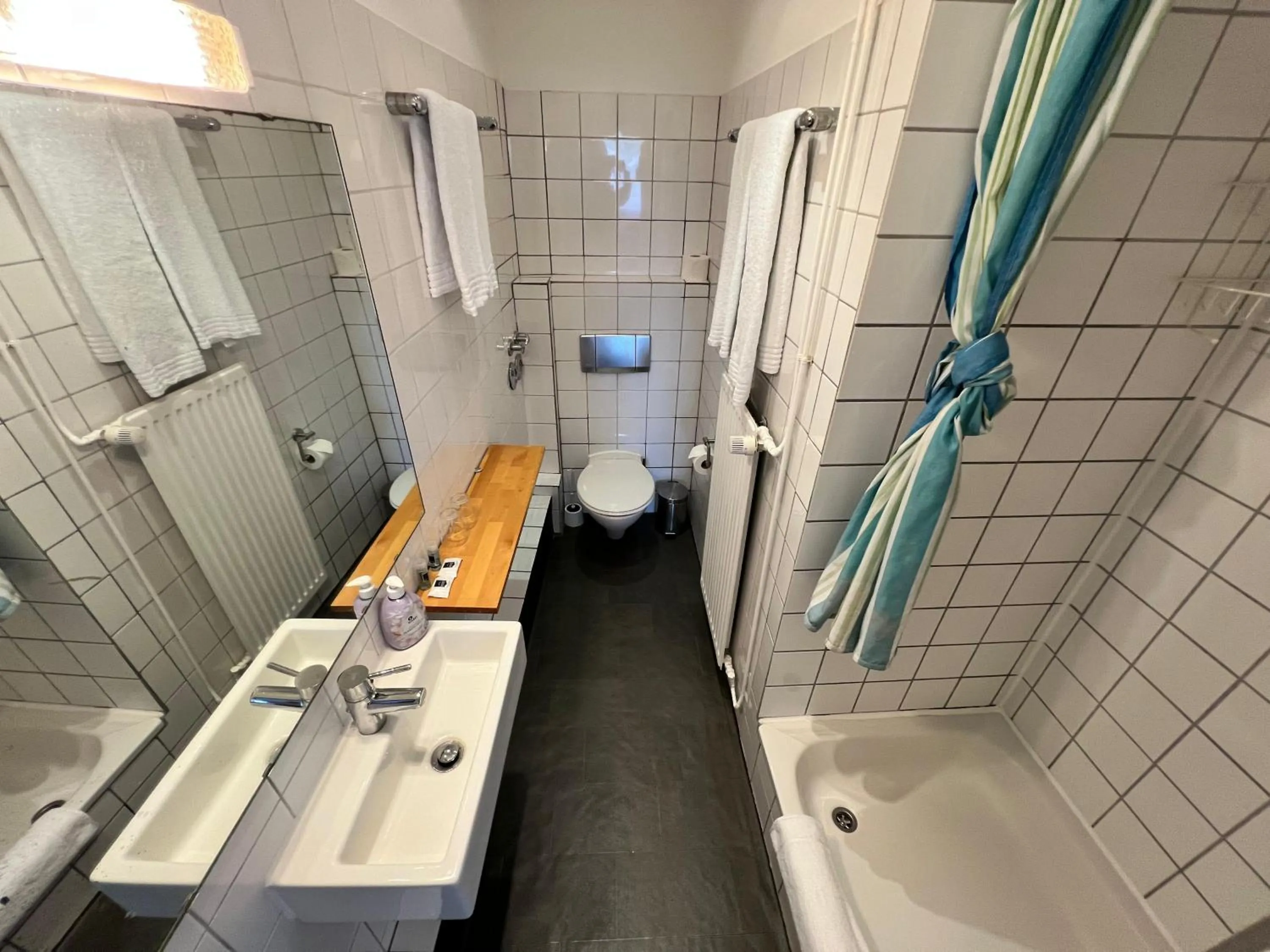 Bathroom in City Apartment Hotel Hamburg