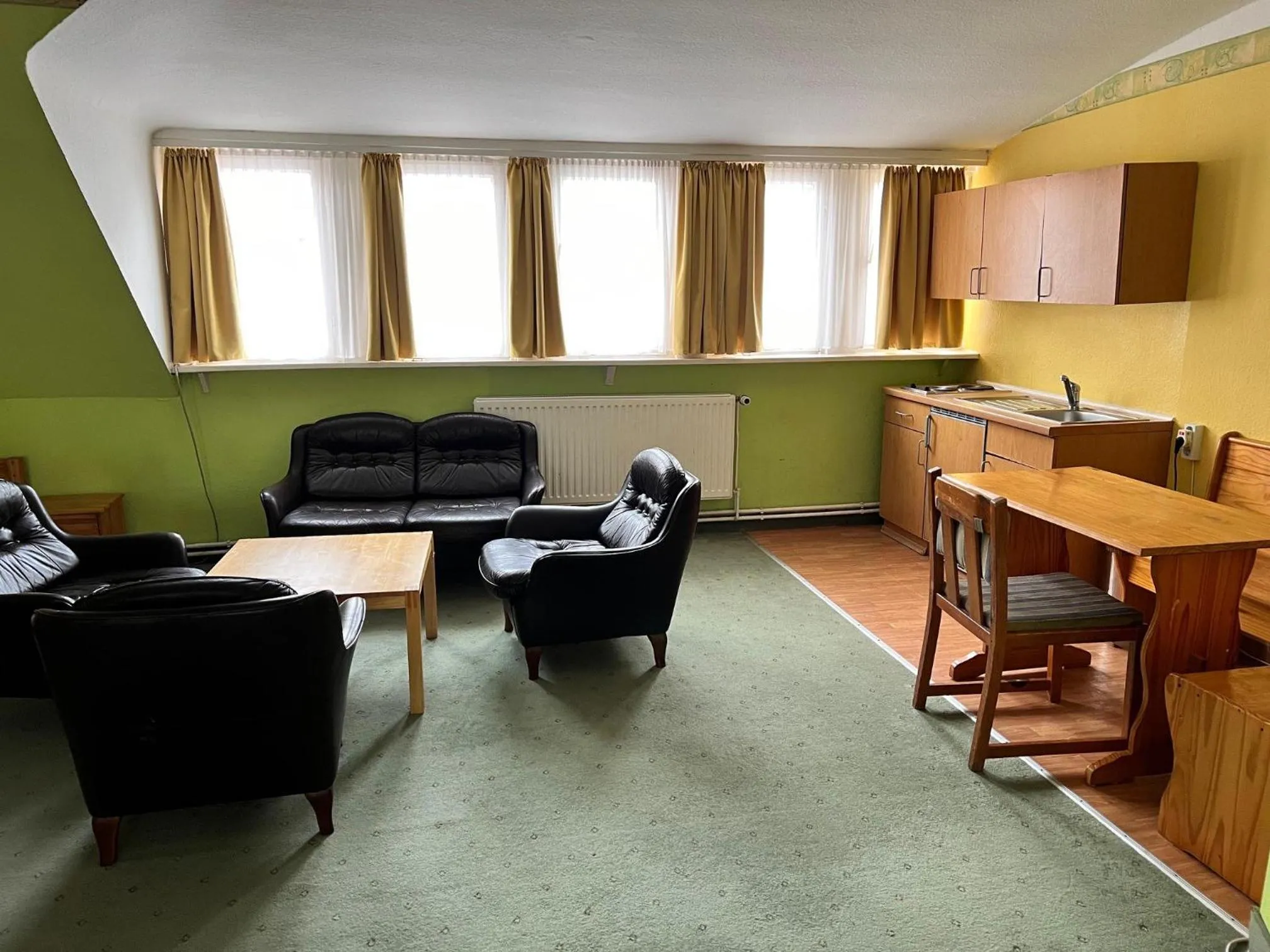 Kitchen or kitchenette in City Apartment Hotel Hamburg