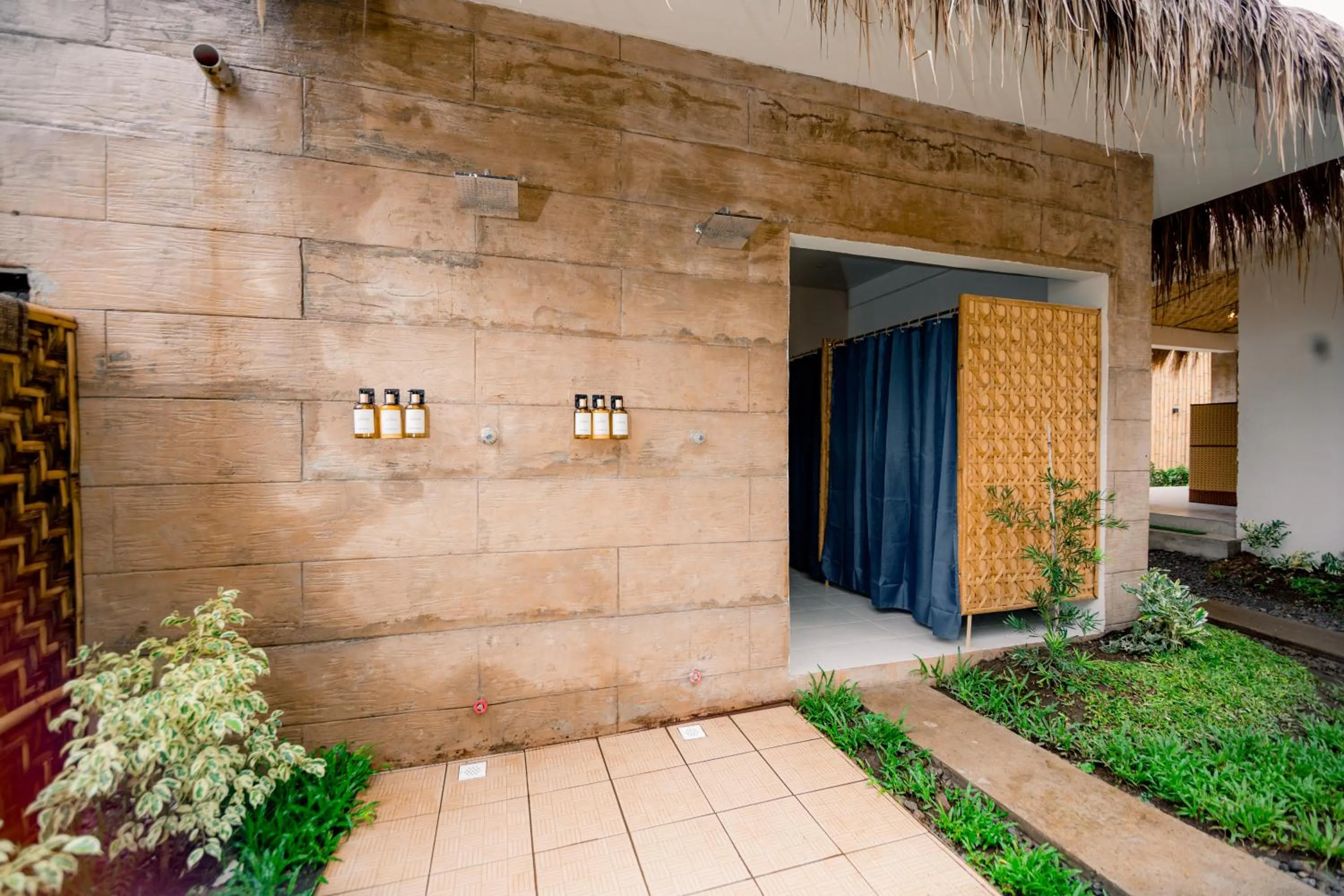 Shower in Nadhibar Resort