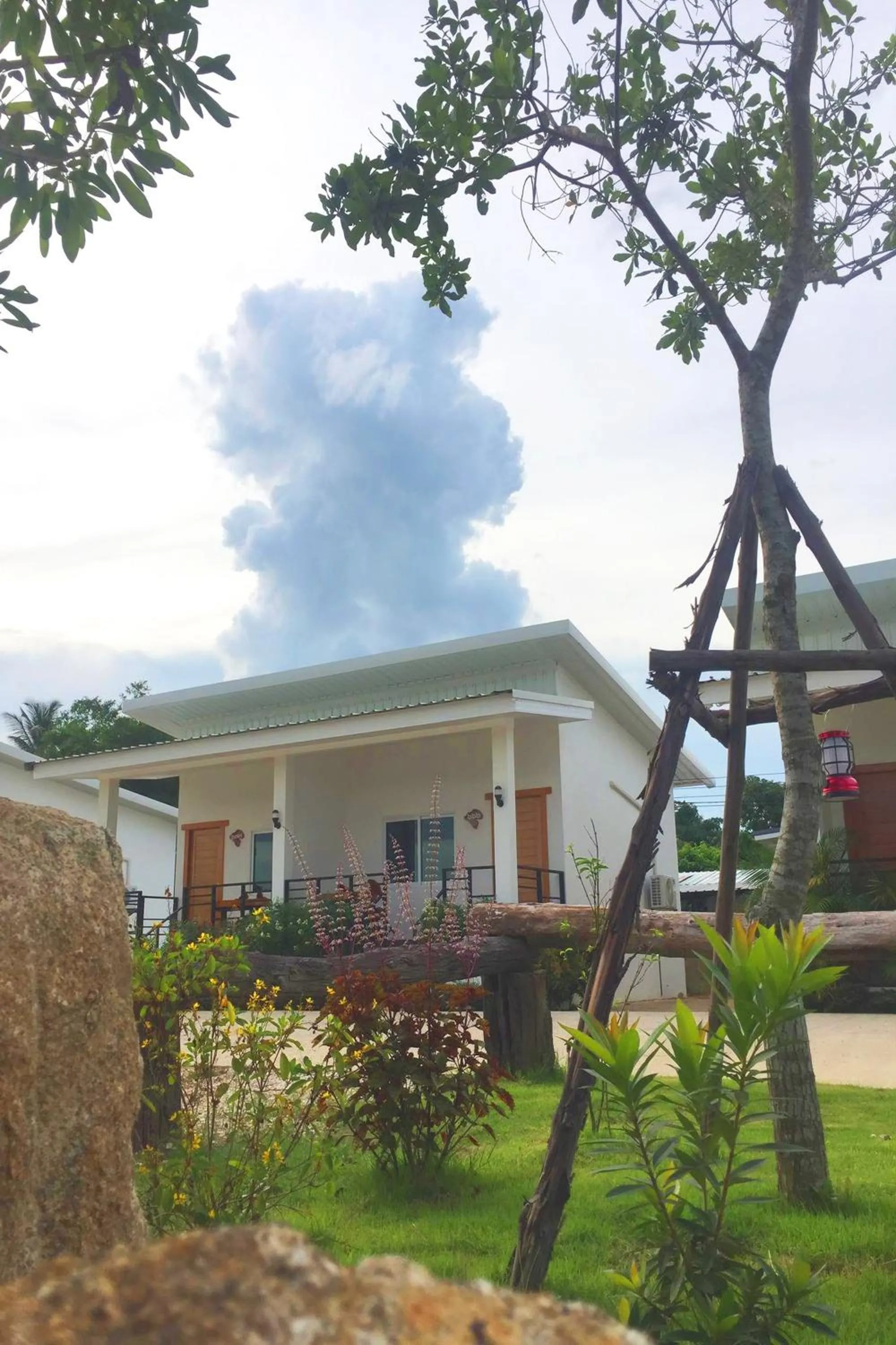 Property building in The White House P&N Hotel Chiang Rai