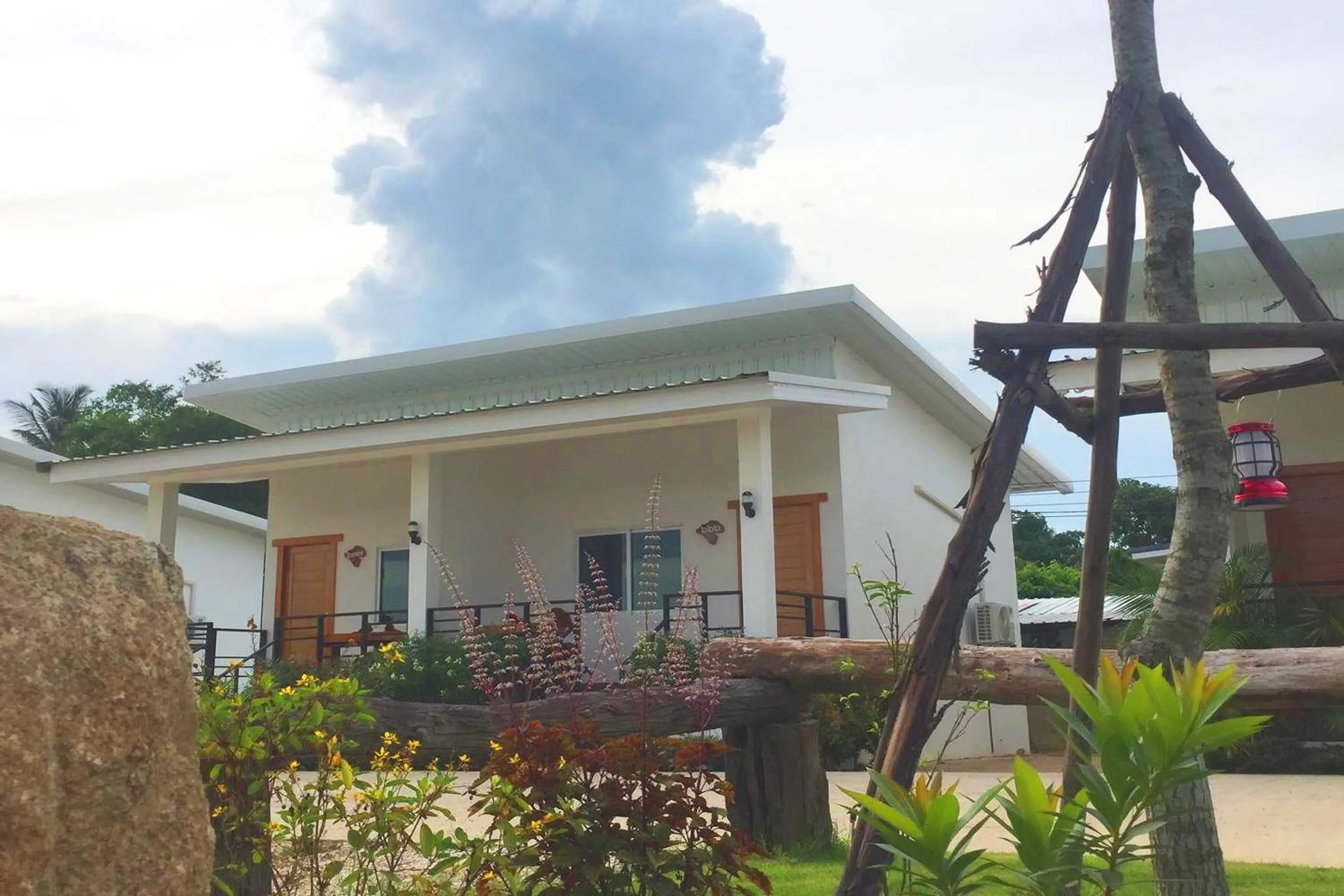 Property building in The White House P&N Hotel Chiang Rai