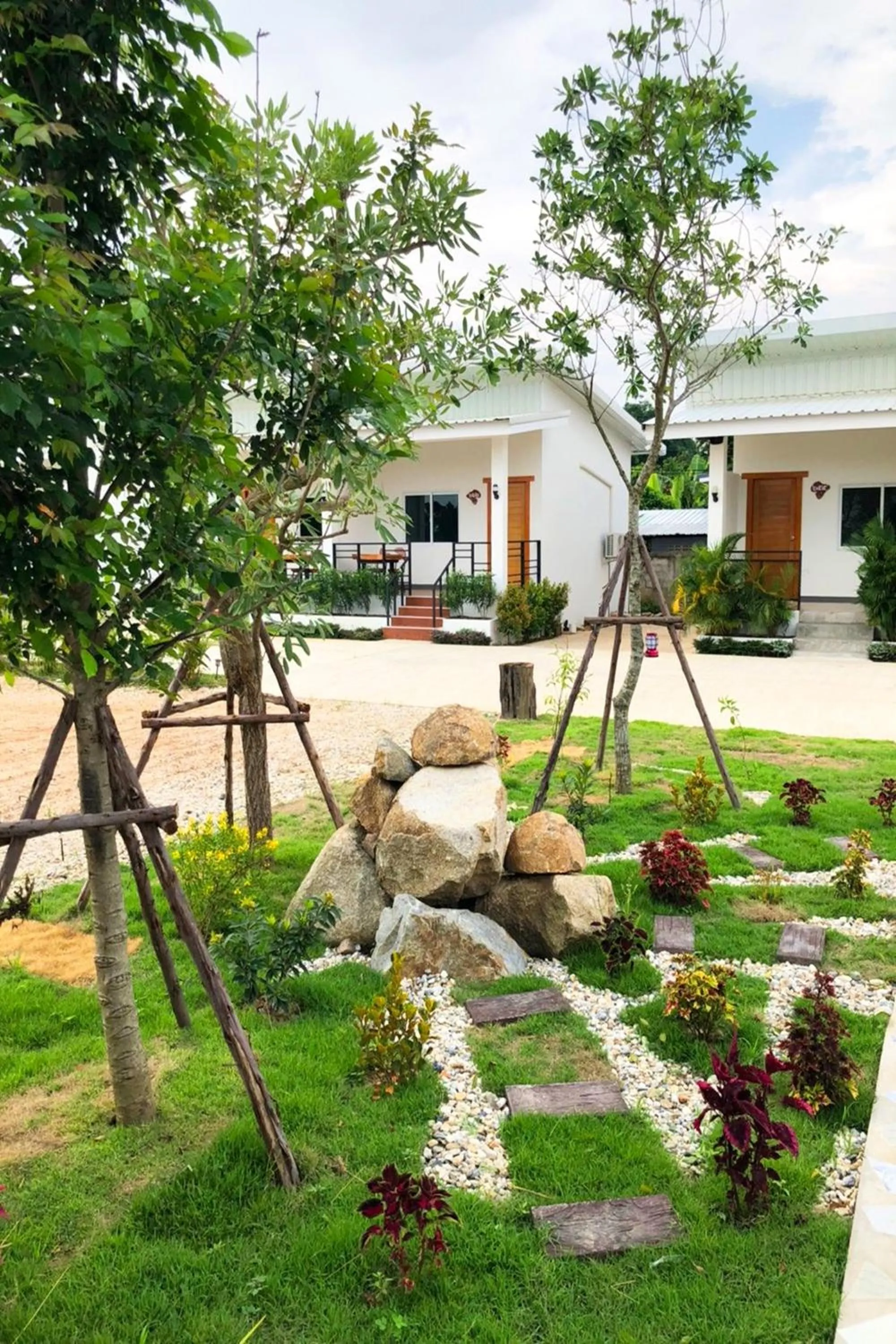 Property building in The White House P&N Hotel Chiang Rai