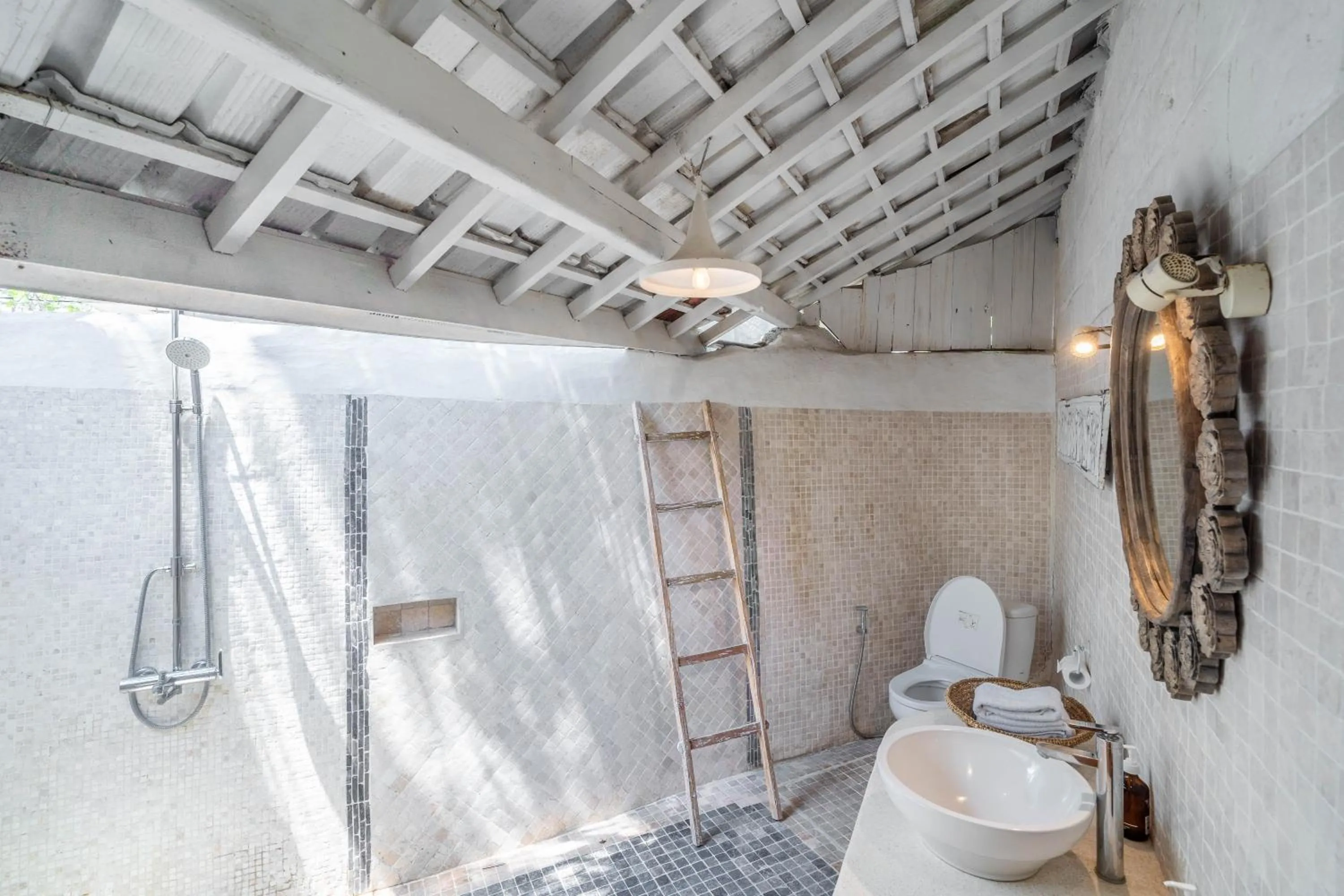 Shower in La Santa Rosa