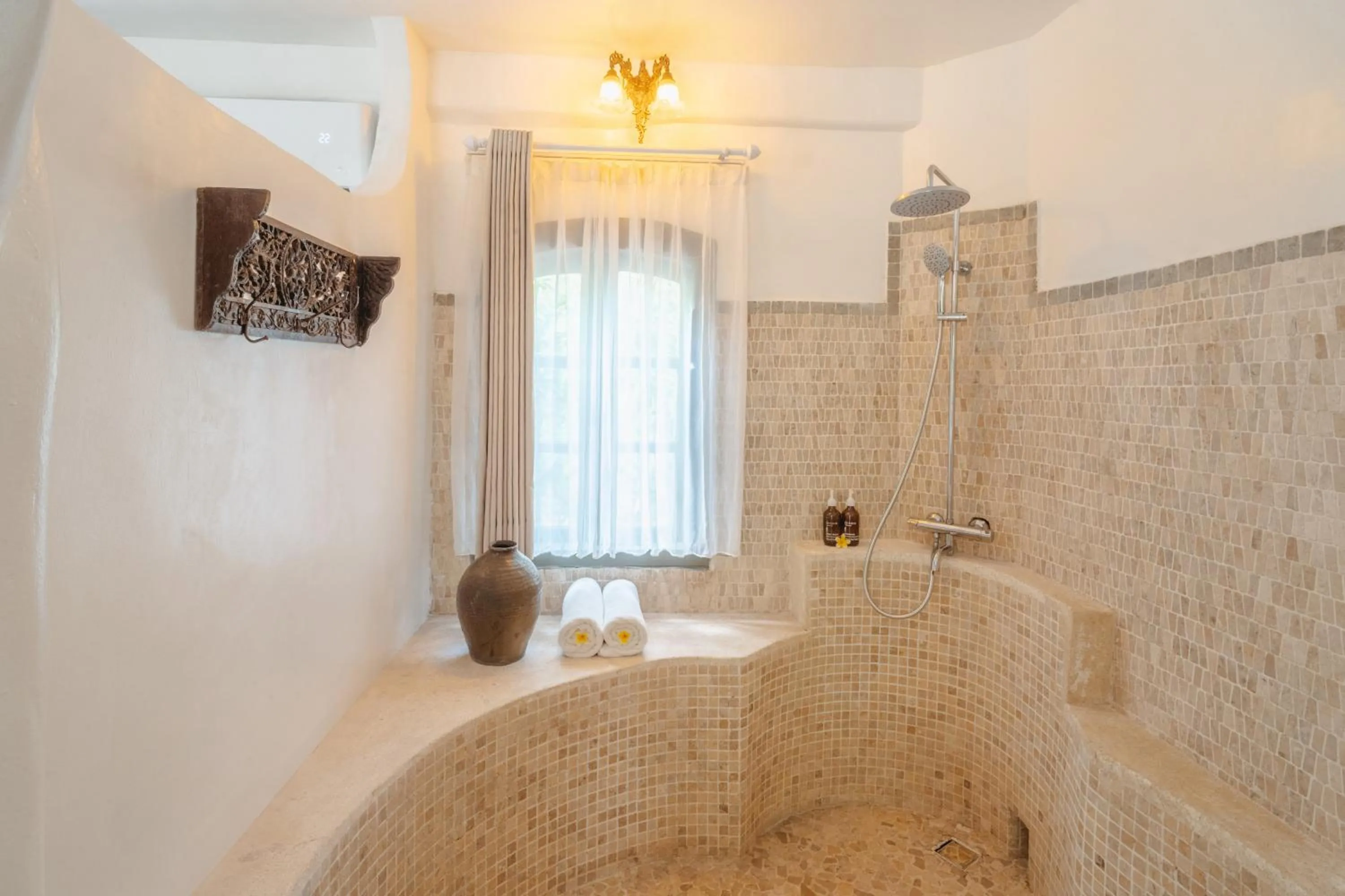 Shower in La Santa Rosa