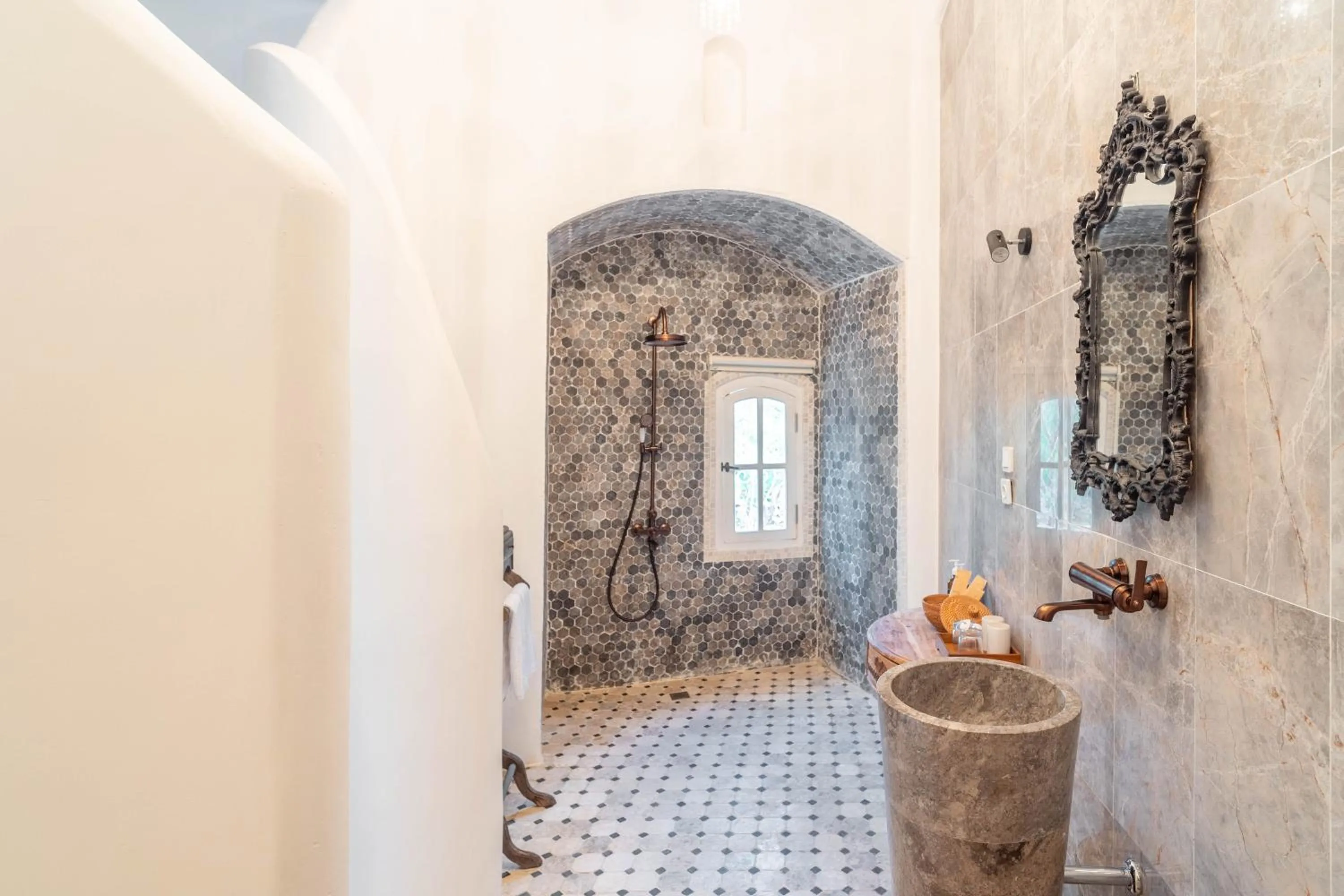 Shower in La Santa Rosa